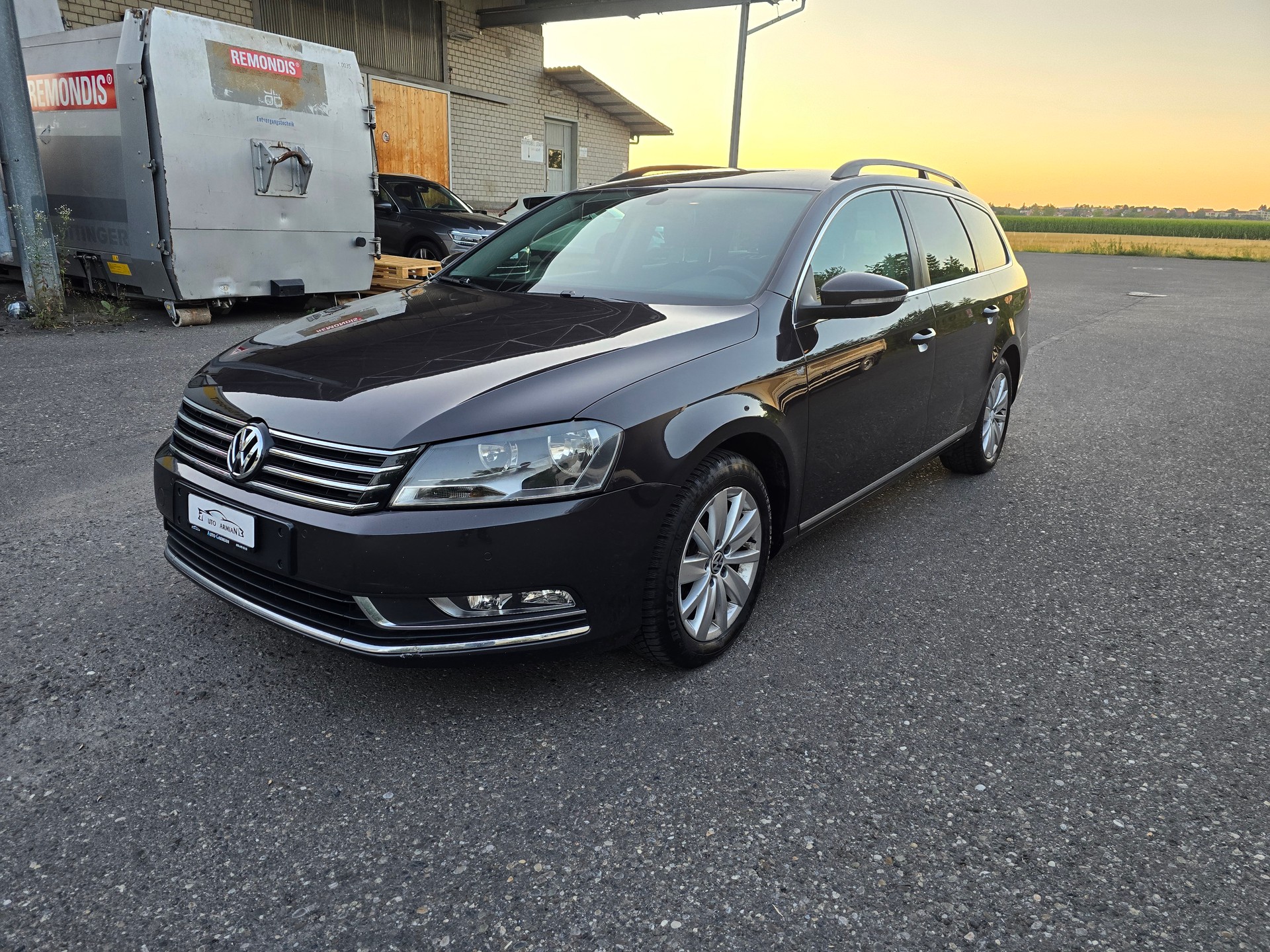 VW Passat Variant 2.0 TDI BMT Trendline-image-2