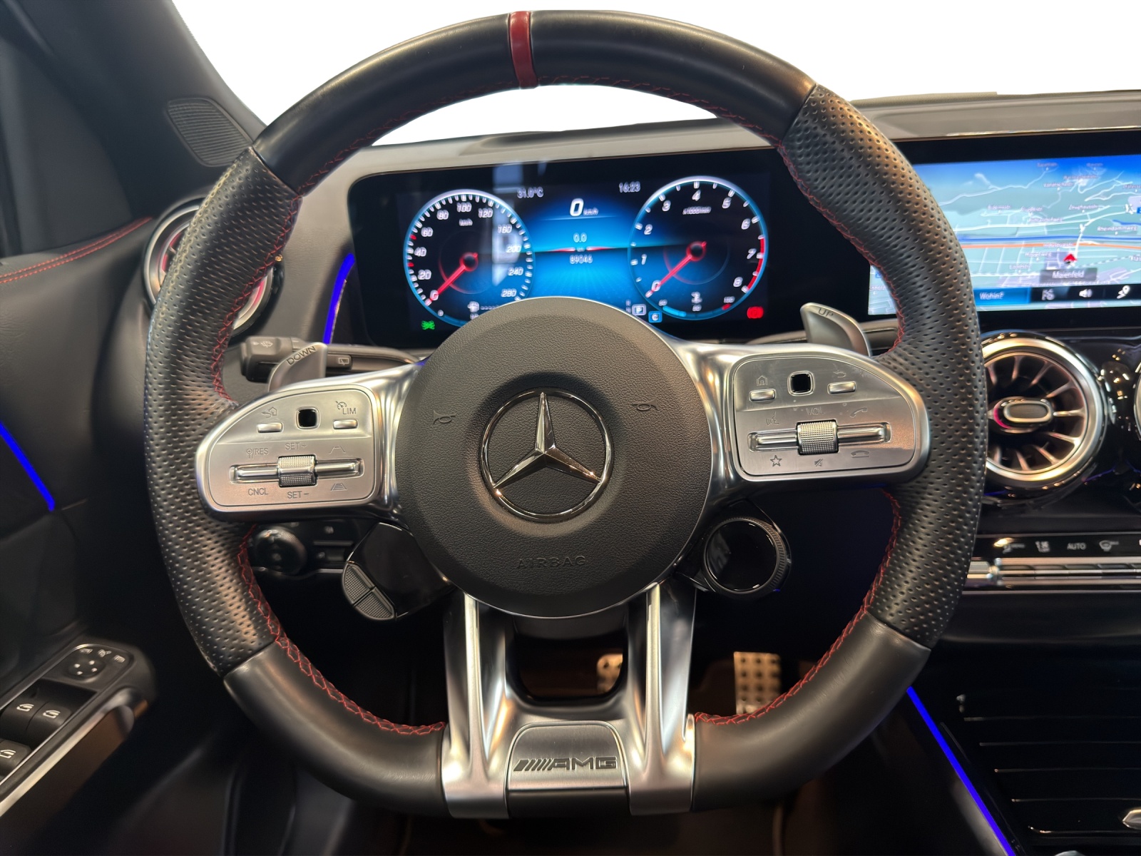 MERCEDES-BENZ GLB 35 AMG 4 MATIC-image-9