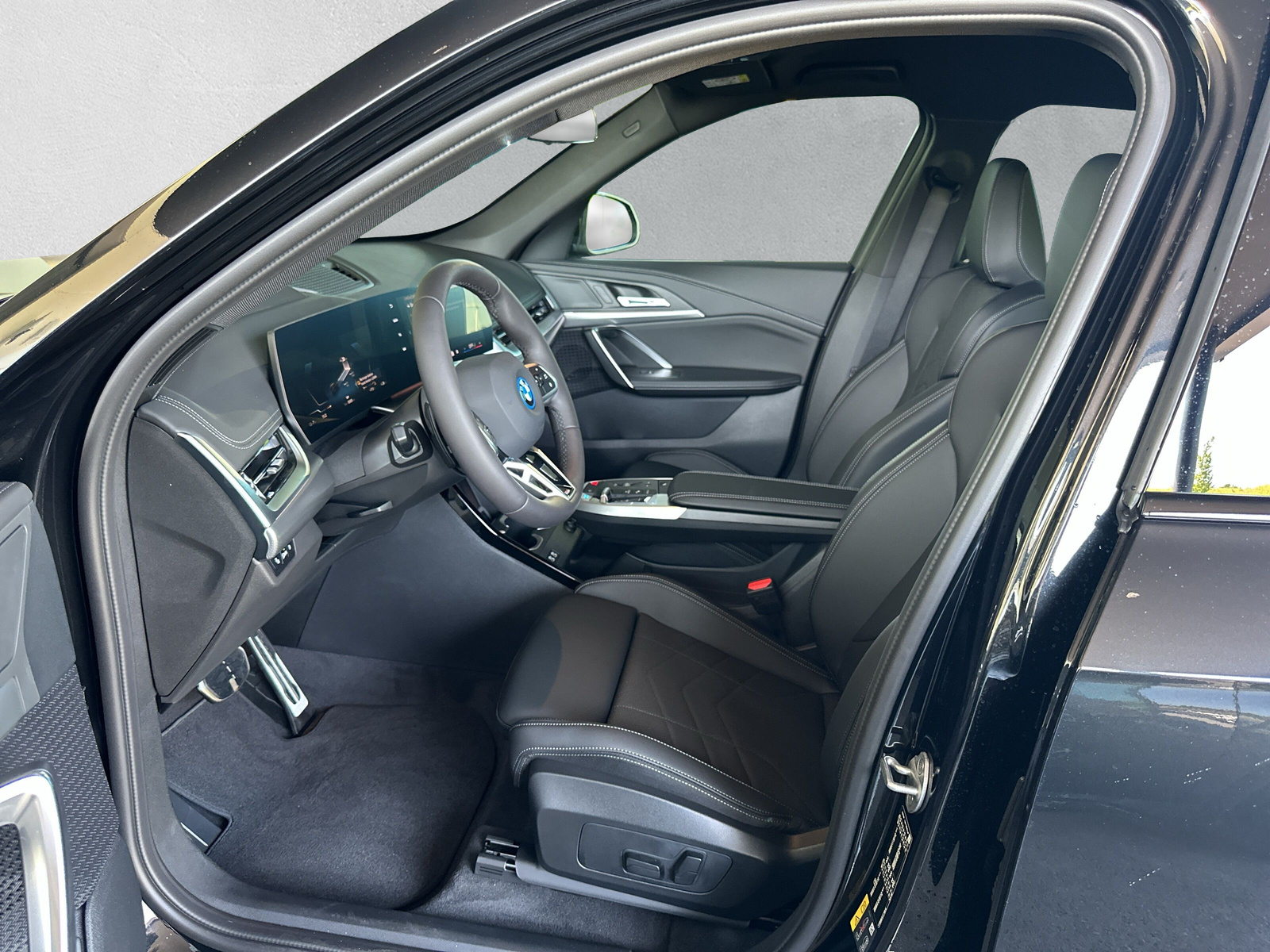 BMW iX1 xDrive 30 M Sport-image-10