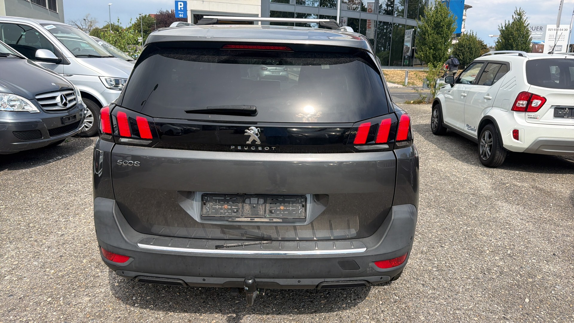 PEUGEOT 5008 1.2 Pure Tech Allure EAT-image-1