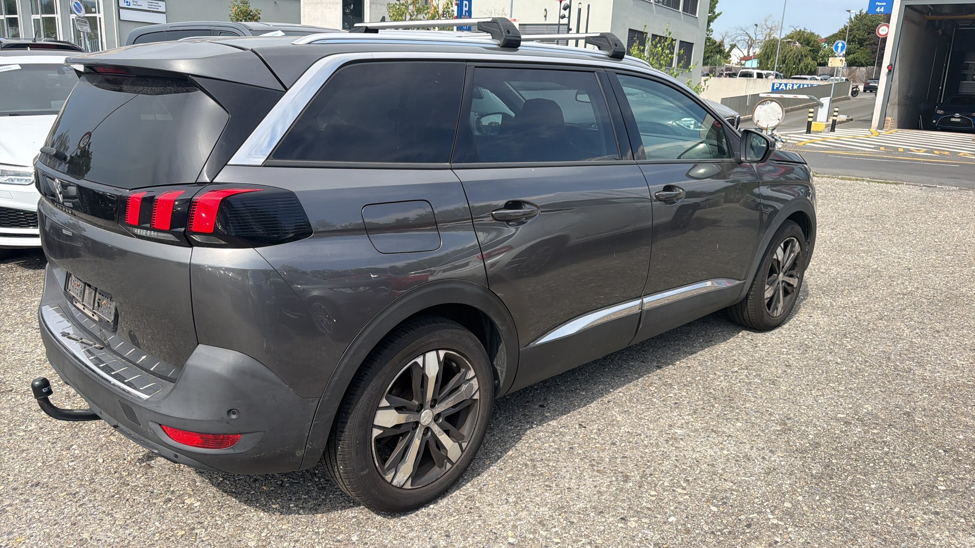 PEUGEOT 5008 1.2 Pure Tech Allure EAT-image-3