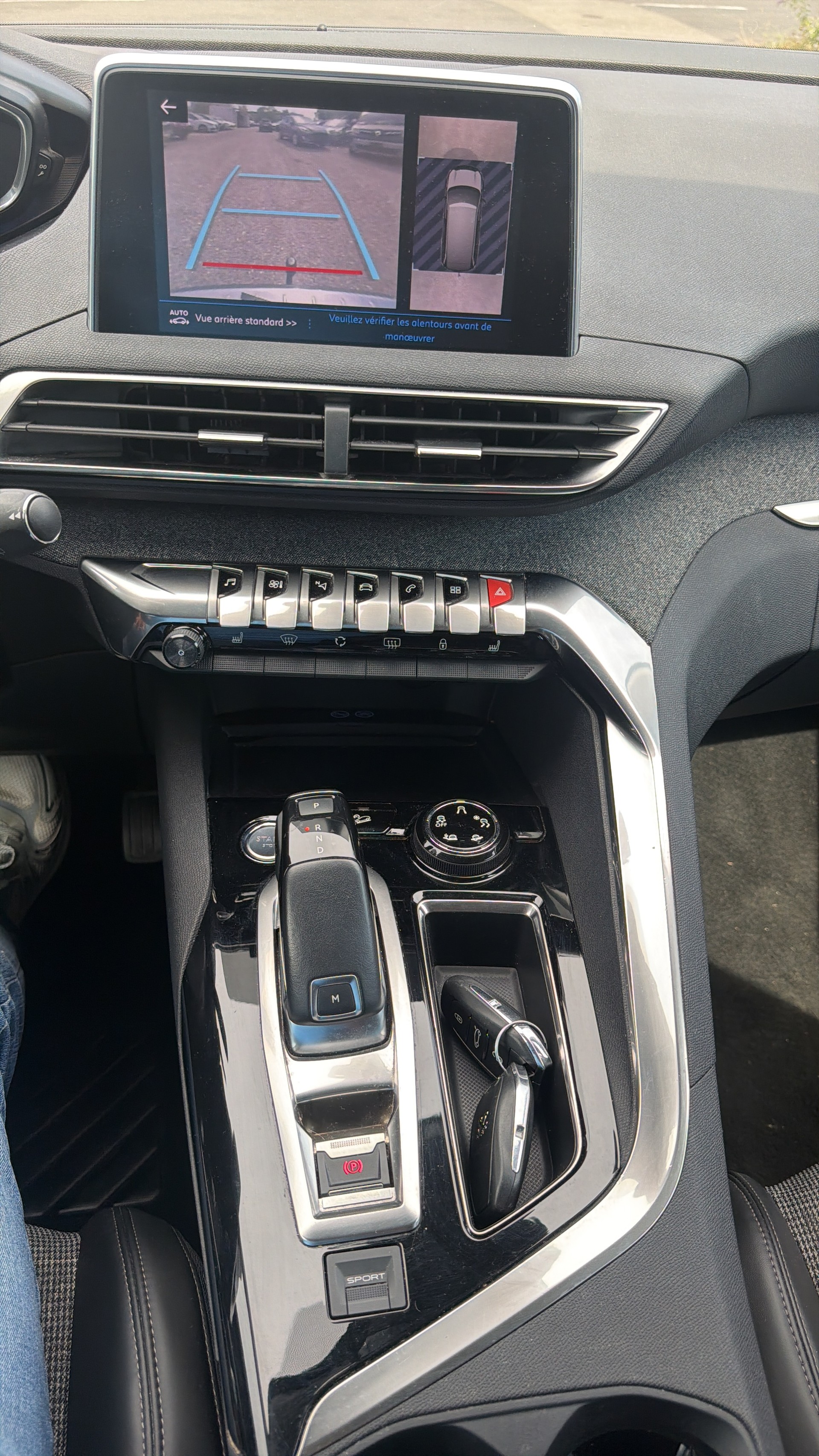 PEUGEOT 5008 1.2 Pure Tech Allure EAT-image-9