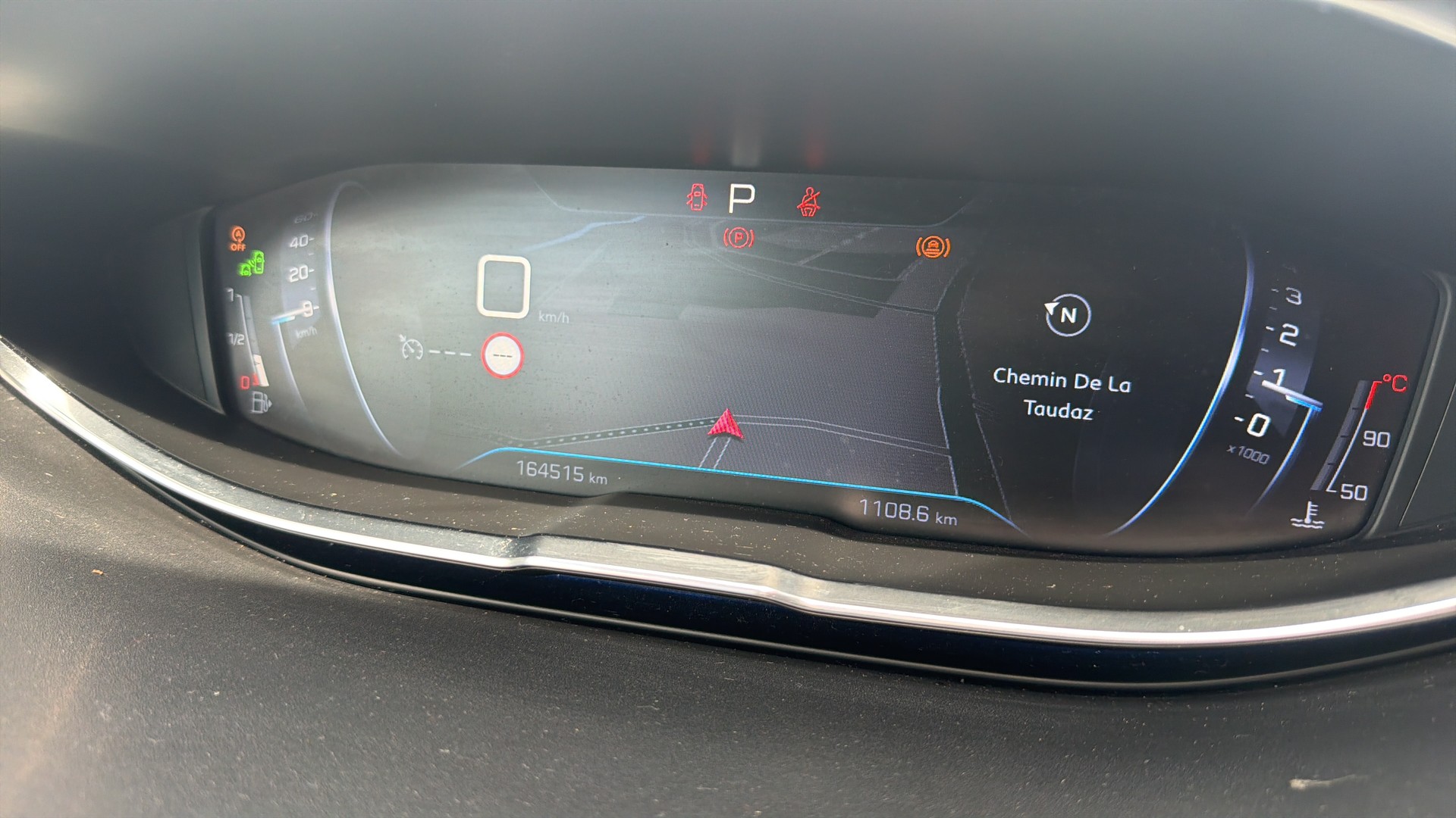 PEUGEOT 5008 1.2 Pure Tech Allure EAT-image-7