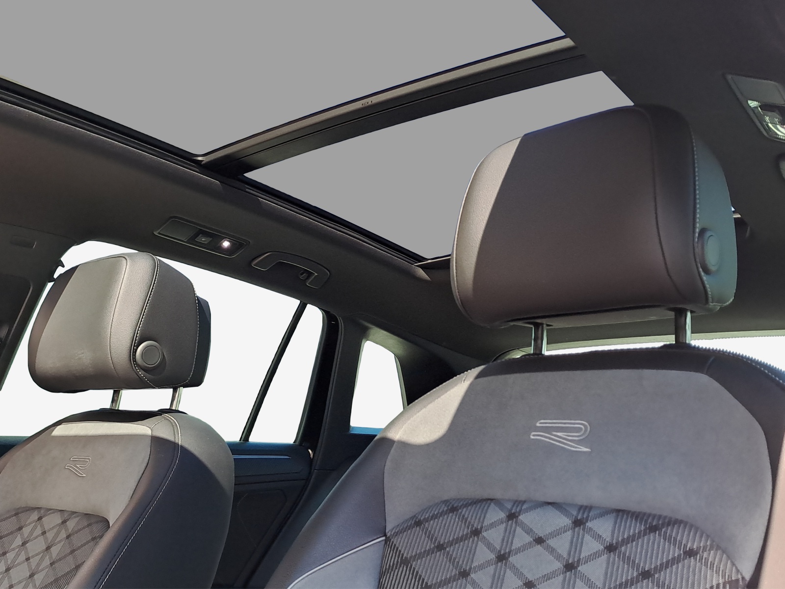 VW Tiguan 1.4TSI PHEV Selection DSG-image-14