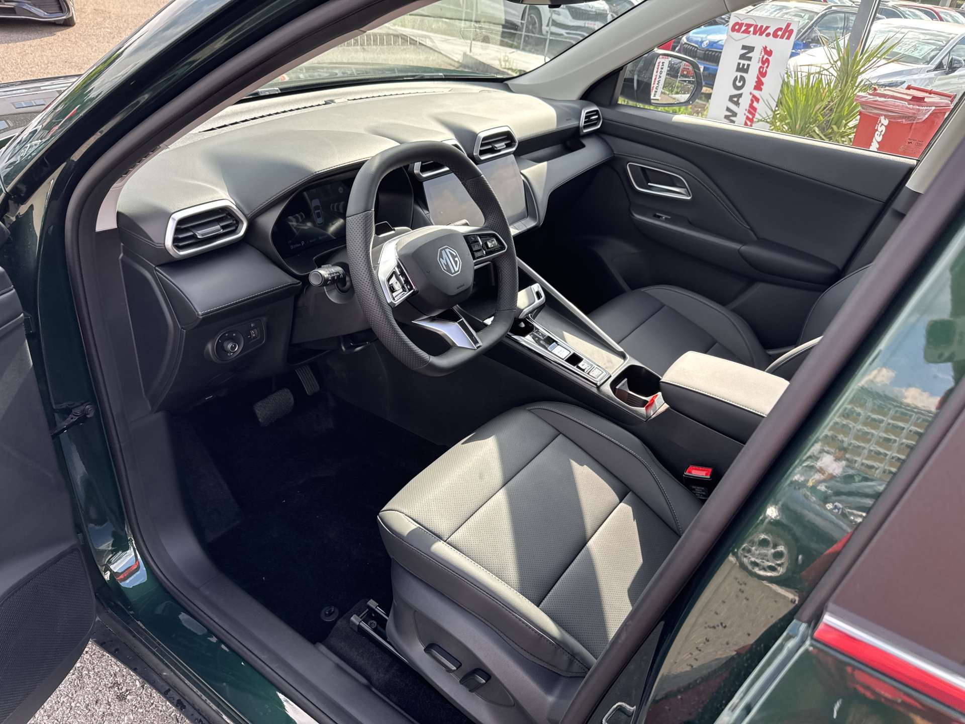 MG ZS 1.5 HEV Luxury Automat-image-5