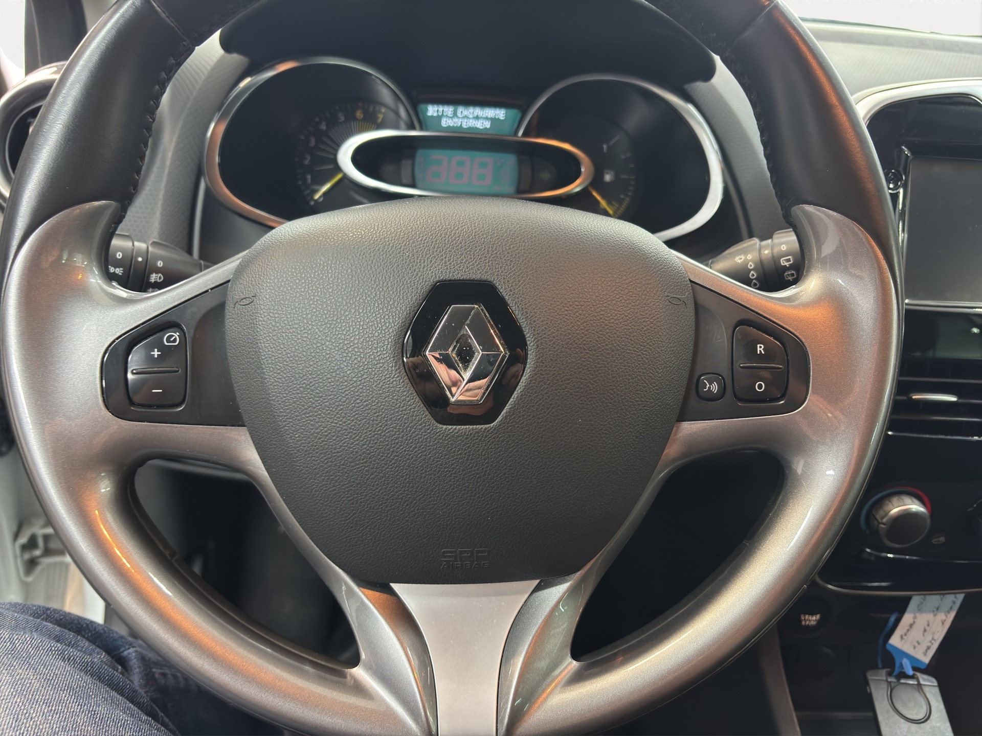 RENAULT Clio 1.2 16V T Limited EDC-image-9