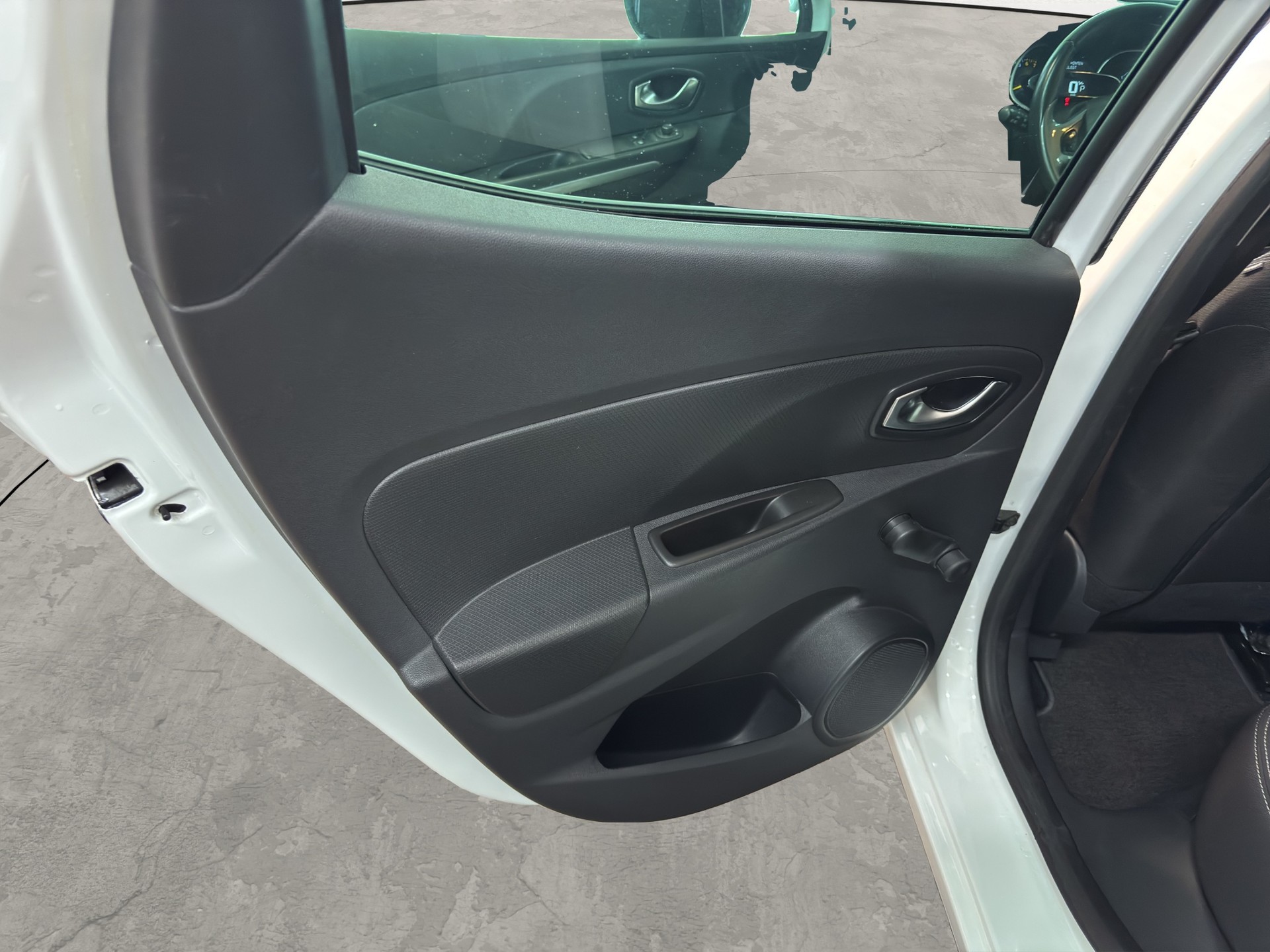 RENAULT Clio 1.2 16V T Limited EDC-image-18