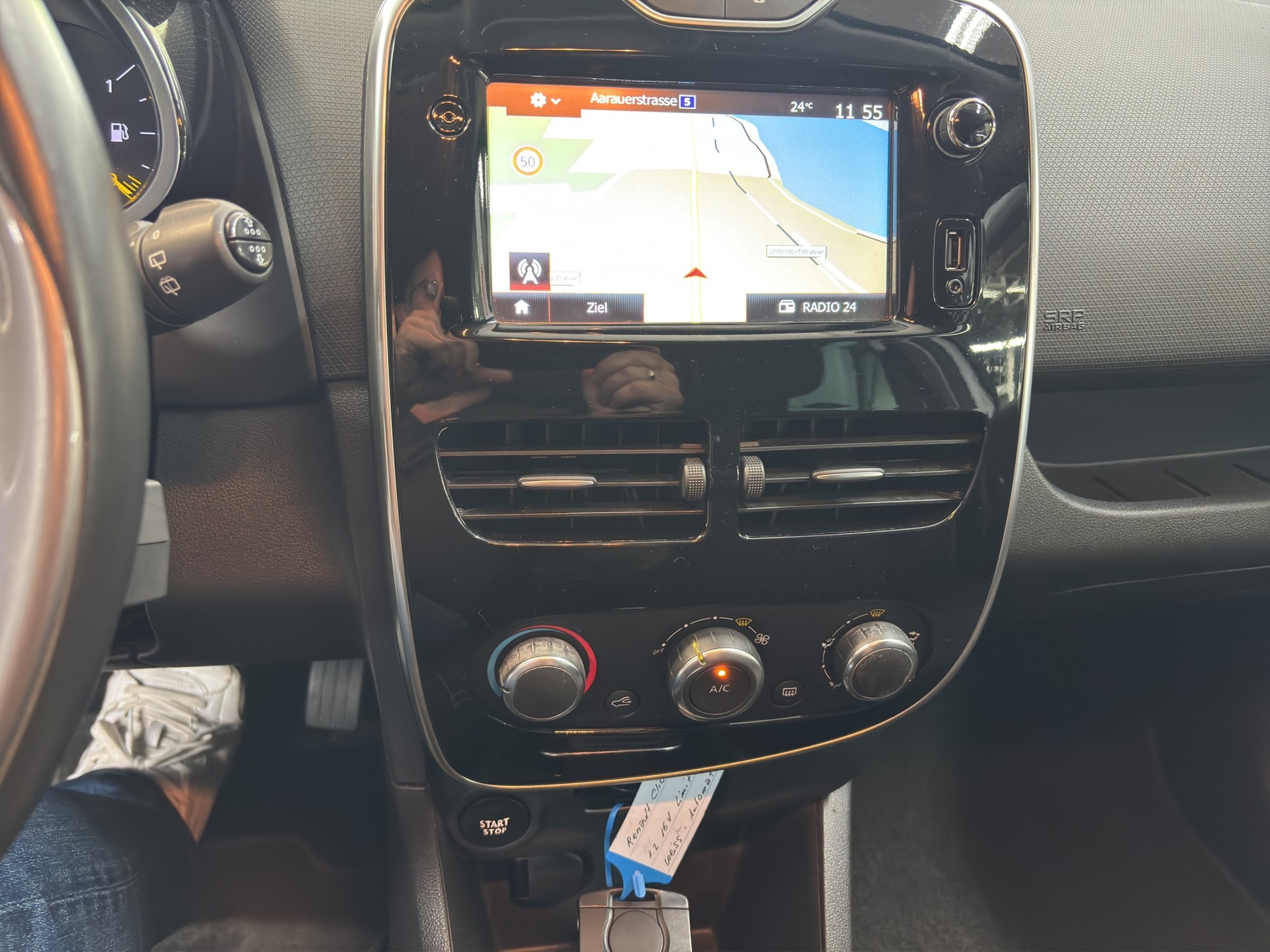 RENAULT Clio 1.2 16V T Limited EDC-image-14