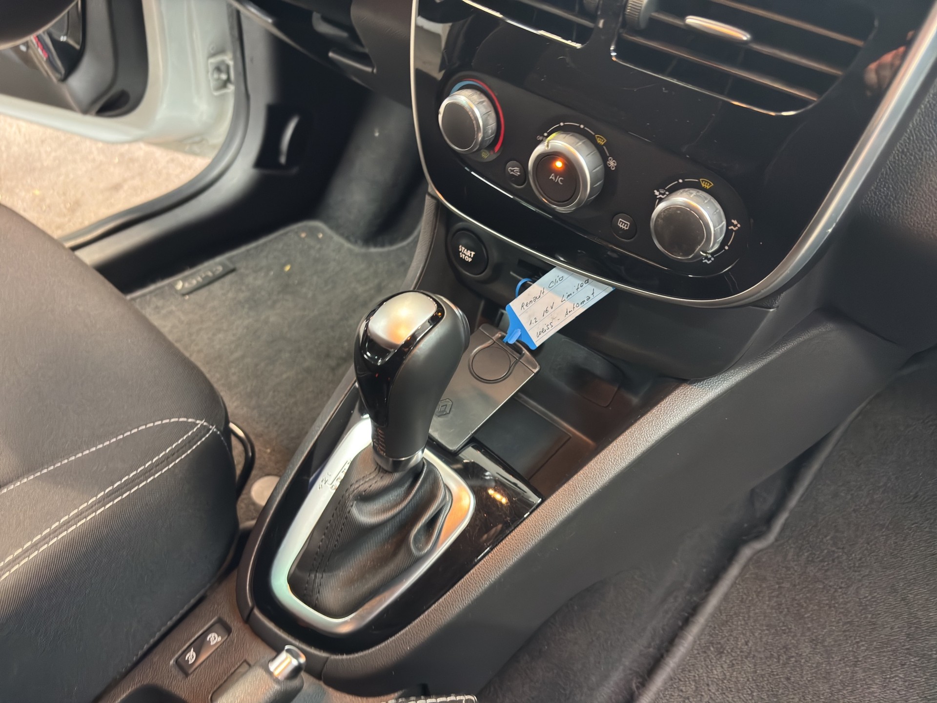 RENAULT Clio 1.2 16V T Limited EDC-image-15