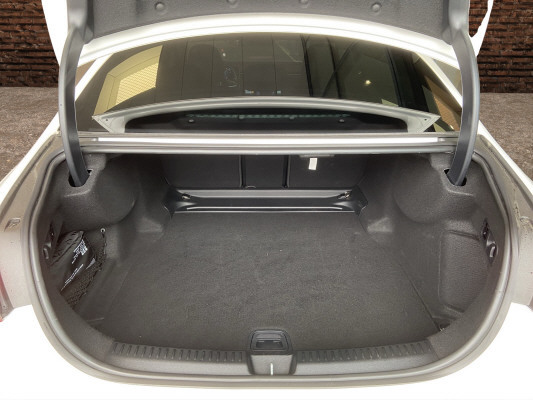 MERCEDES-BENZ E 220 d 4Matic-image-6