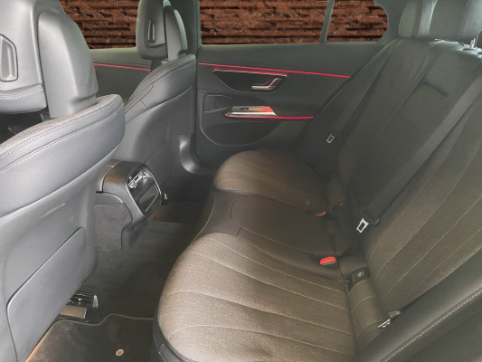 MERCEDES-BENZ E 220 d 4Matic-image-12