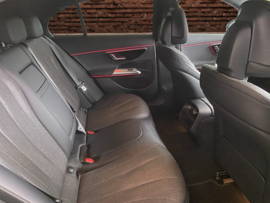 MERCEDES-BENZ E 220 d 4Matic-image-11