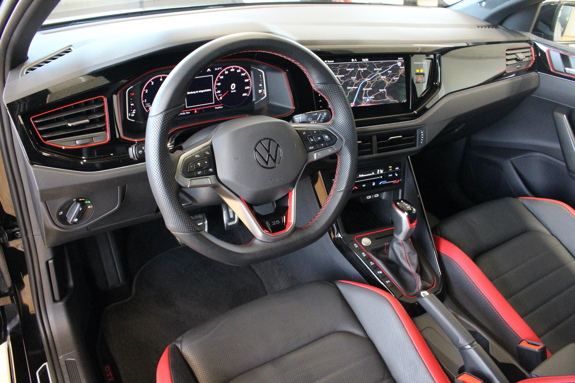 VW Polo 2.0 TSI GTI Edition 25 Years DSG "ONE of 2500" ° CH-Fahrzeug mit laufender Werks-Garantie bis 04.2028-image-10