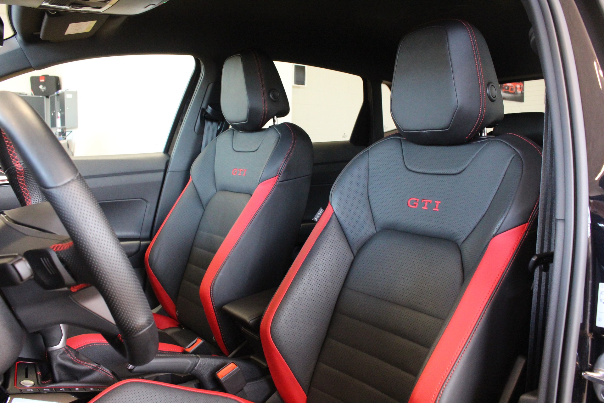 VW Polo 2.0 TSI GTI Edition 25 Years DSG "ONE of 2500" ° CH-Fahrzeug mit laufender Werks-Garantie bis 04.2028-image-12