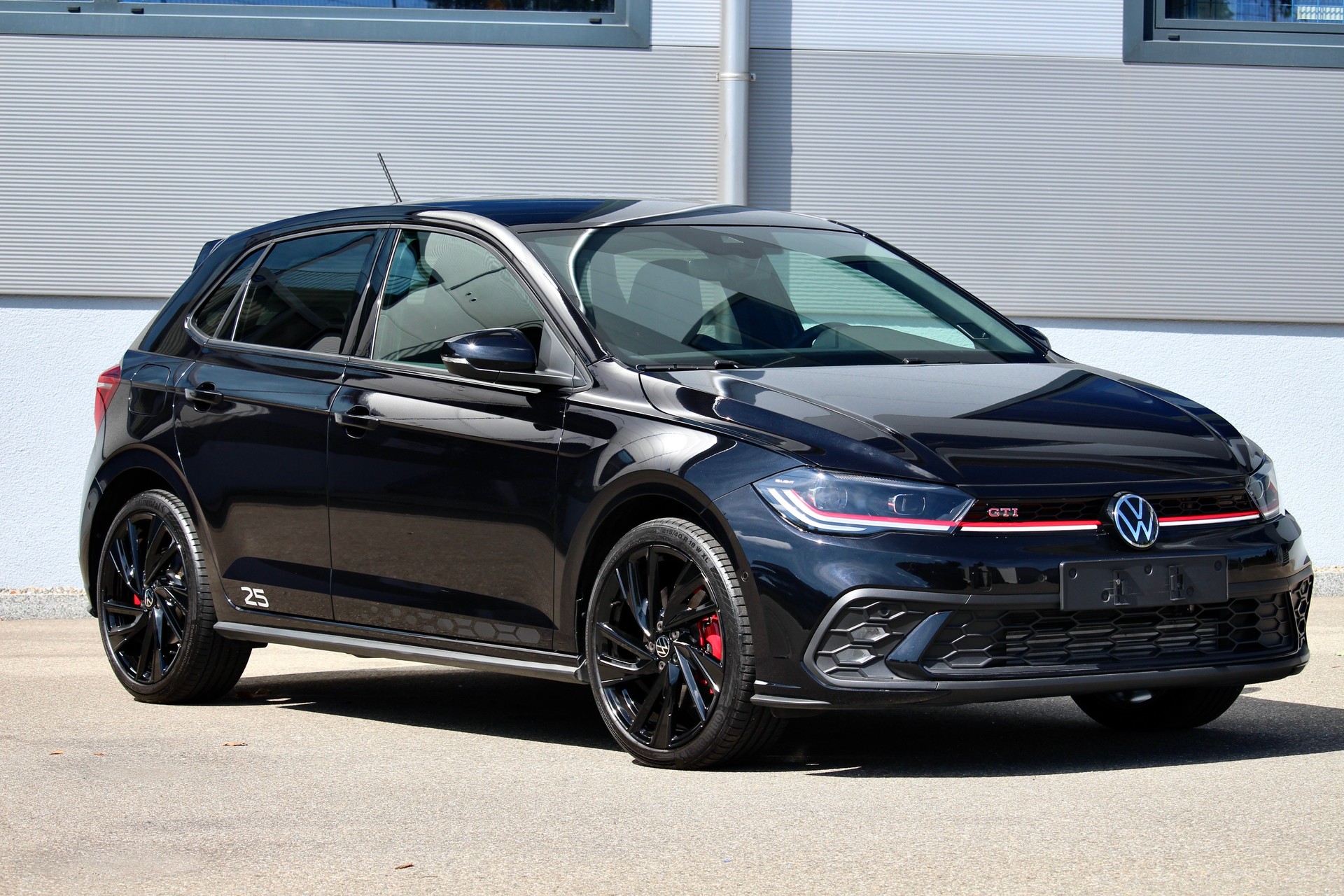 VW Polo 2.0 TSI GTI Edition 25 Years DSG "ONE of 2500" ° CH-Fahrzeug mit laufender Werks-Garantie bis 04.2028-image-7