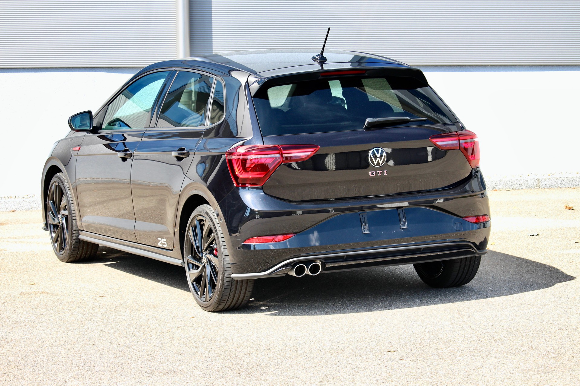 VW Polo 2.0 TSI GTI Edition 25 Years DSG "ONE of 2500" ° CH-Fahrzeug mit laufender Werks-Garantie bis 04.2028-image-9