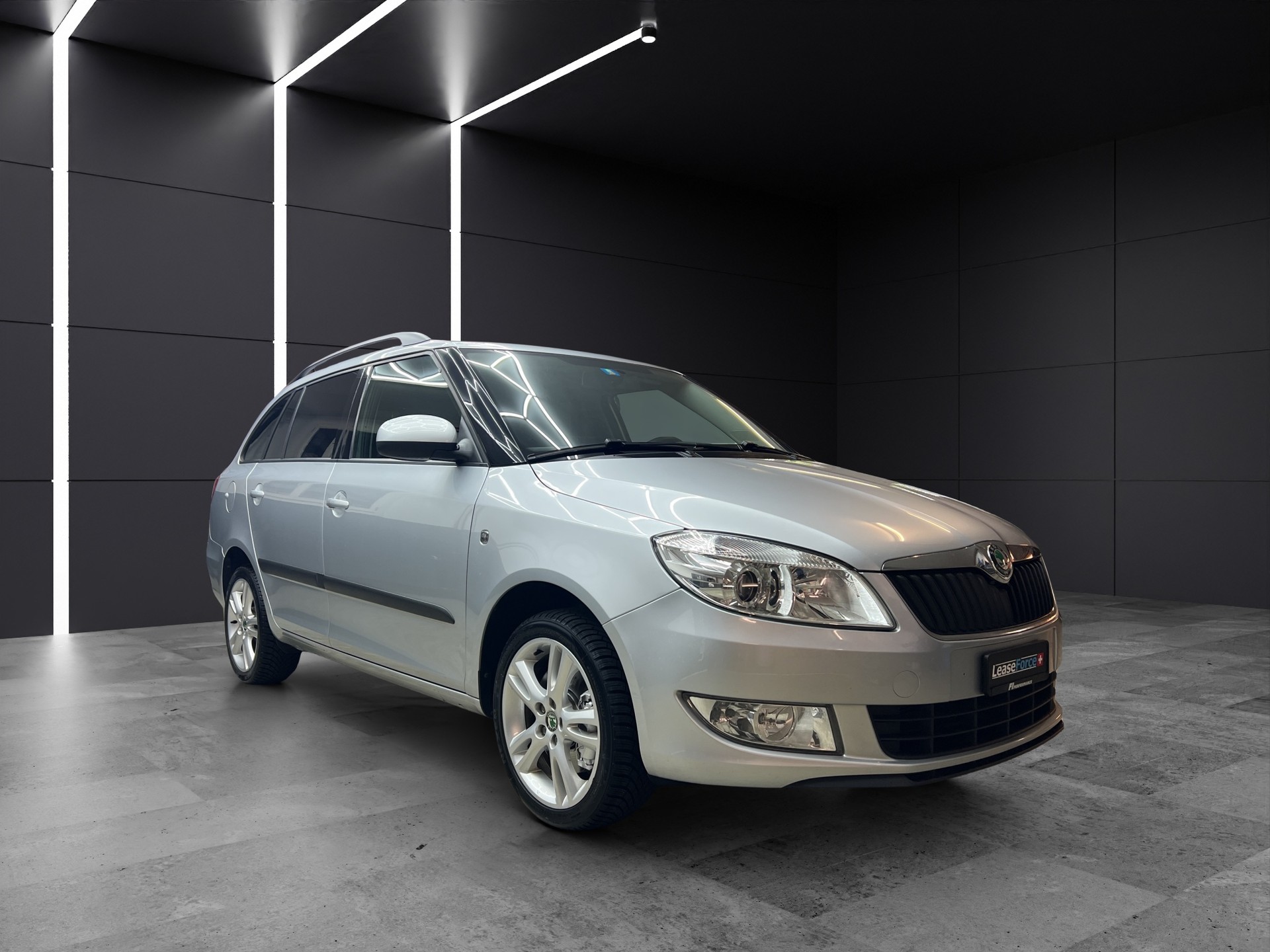 SKODA Fabia 1.2 TSI Ambition Plus DSG-image-2