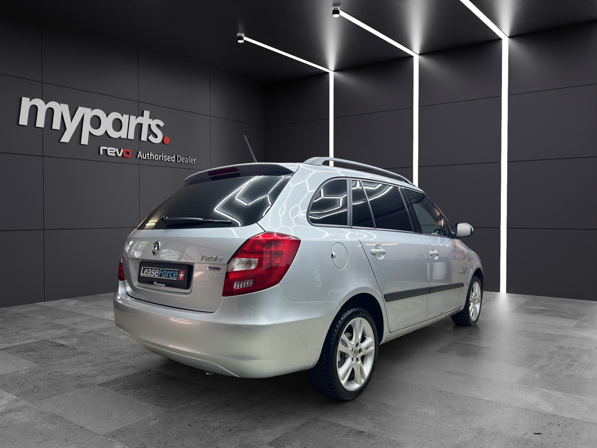 SKODA Fabia 1.2 TSI Ambition Plus DSG-image-4