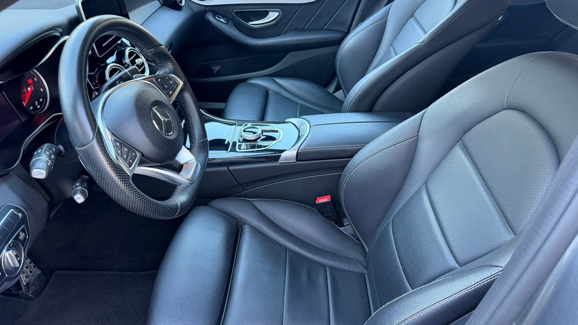 MERCEDES-BENZ C 220 d Swiss Star AMG Line 4m-image-4
