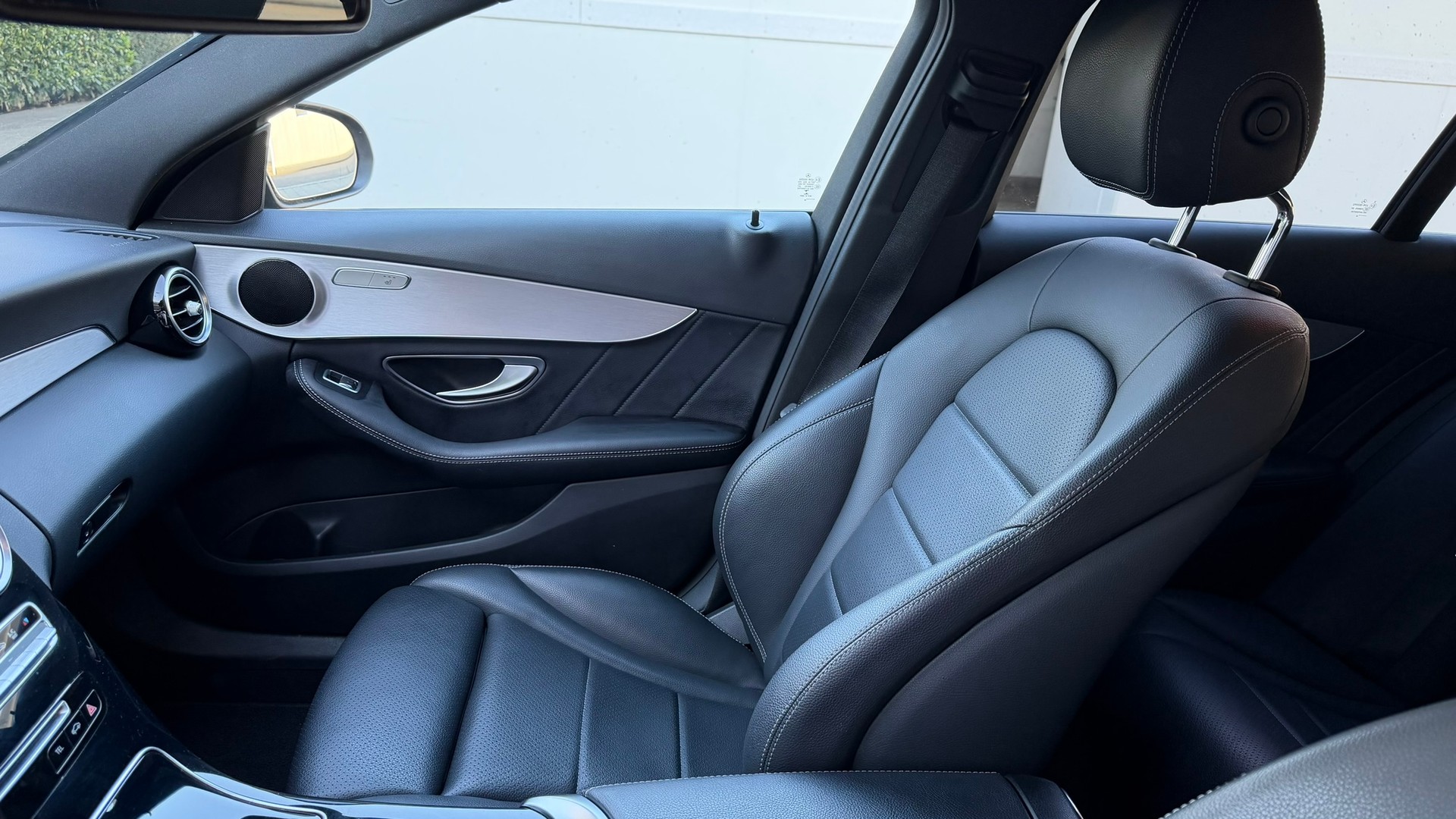 MERCEDES-BENZ C 220 d Swiss Star AMG Line 4m-image-5