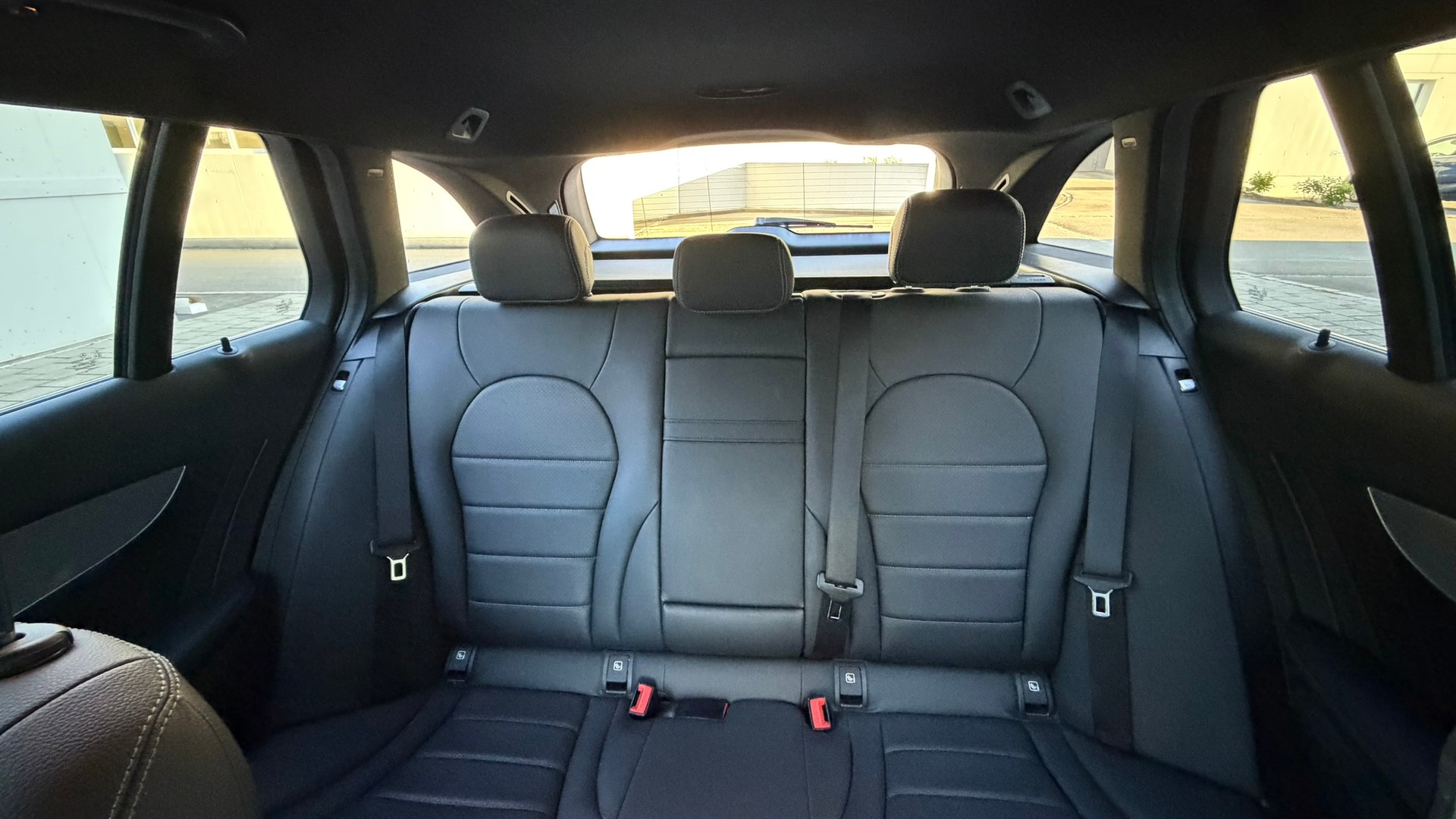 MERCEDES-BENZ C 220 d Swiss Star AMG Line 4m-image-6