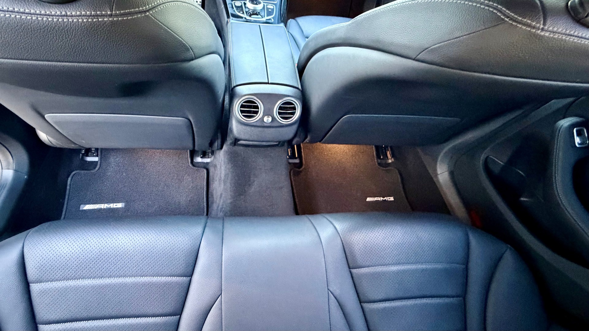 MERCEDES-BENZ C 220 d Swiss Star AMG Line 4m-image-8