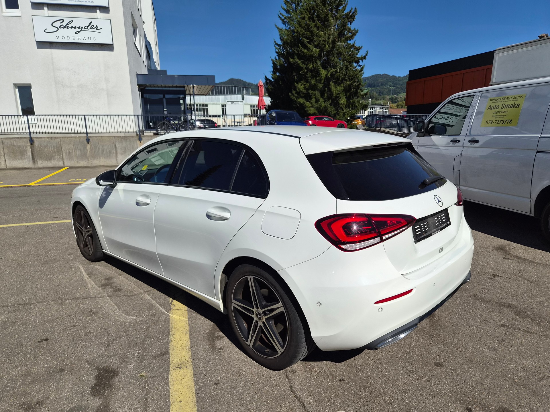 MERCEDES-BENZ A 180 d Style 7G-DCT-image-4