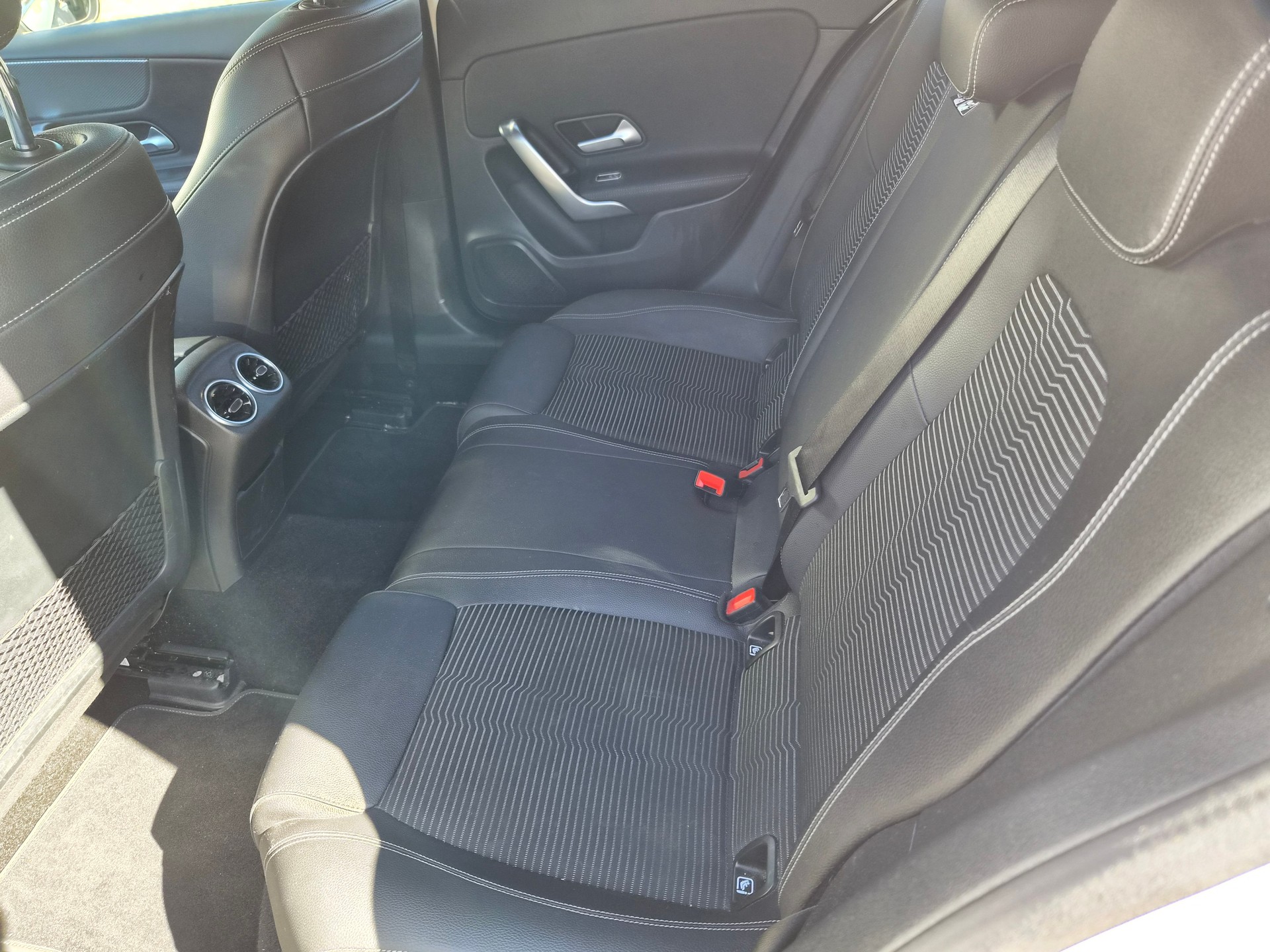MERCEDES-BENZ A 180 d Style 7G-DCT-image-10