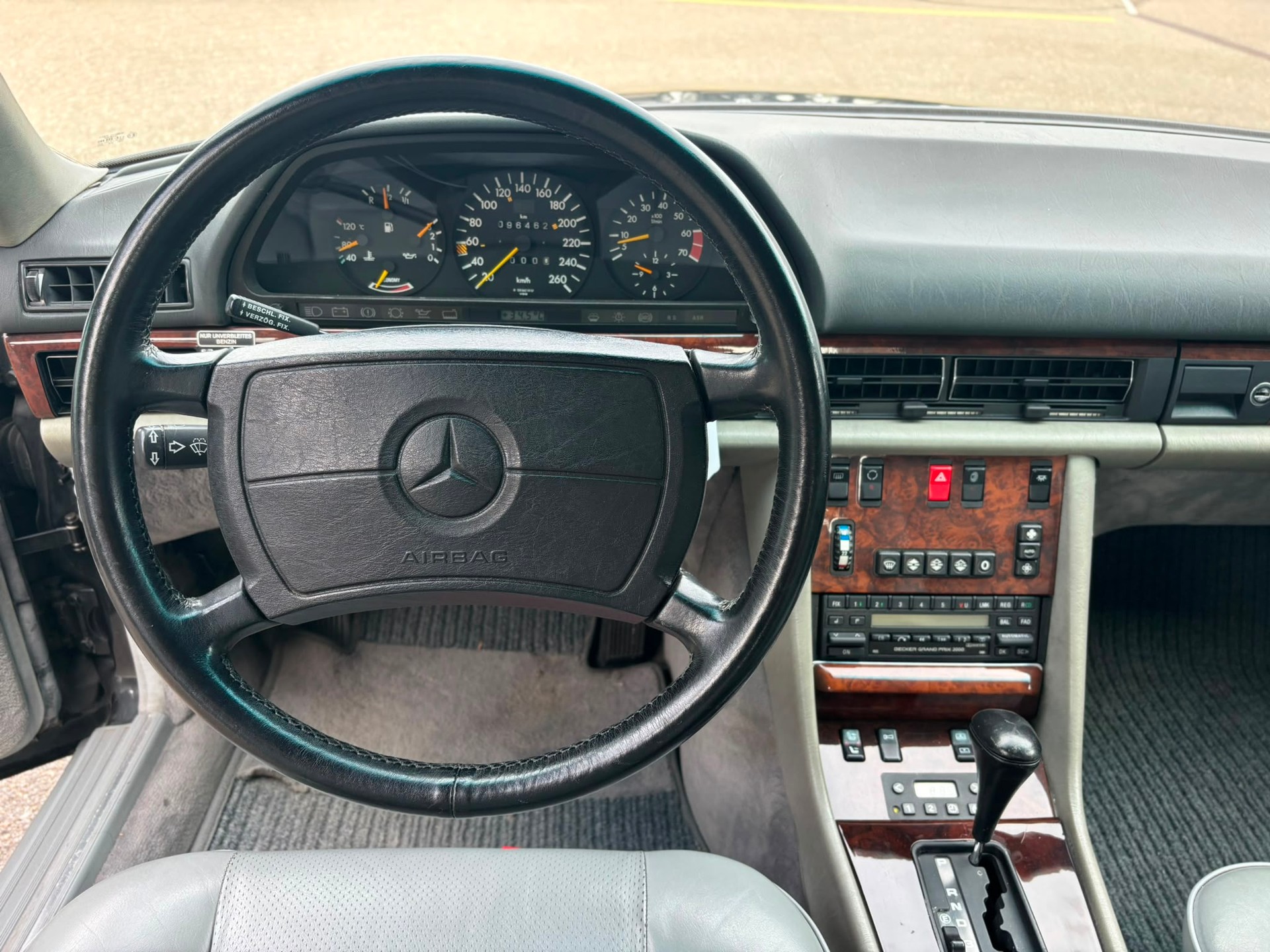 MERCEDES-BENZ 560 SEC Automatic-image-12