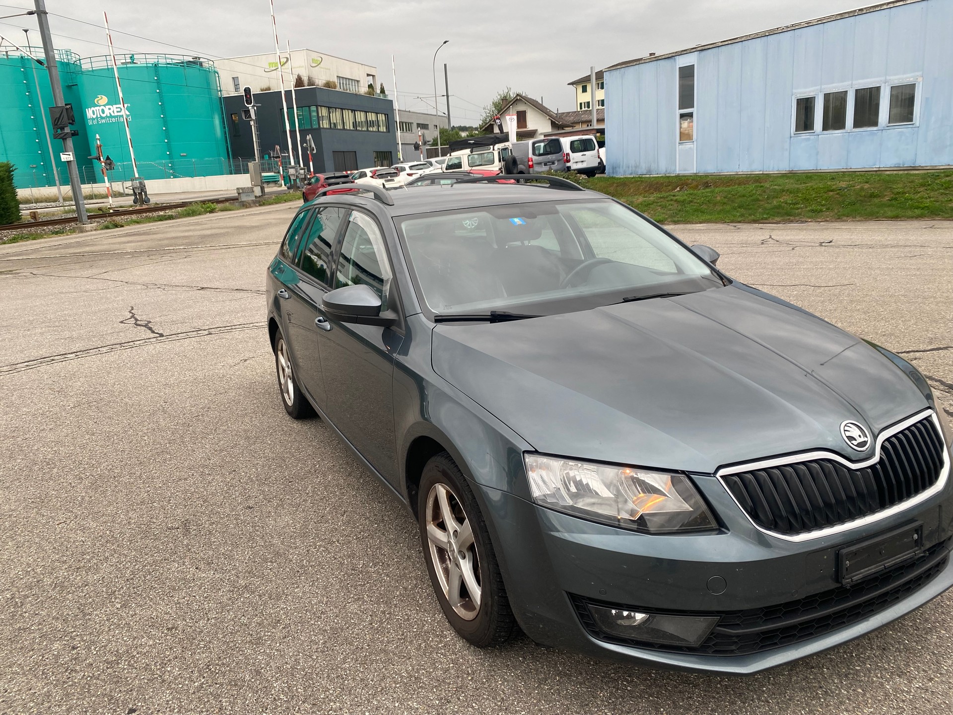 SKODA Octavia Combi 2.0 TDI Swiss Edition 4x4-image-1