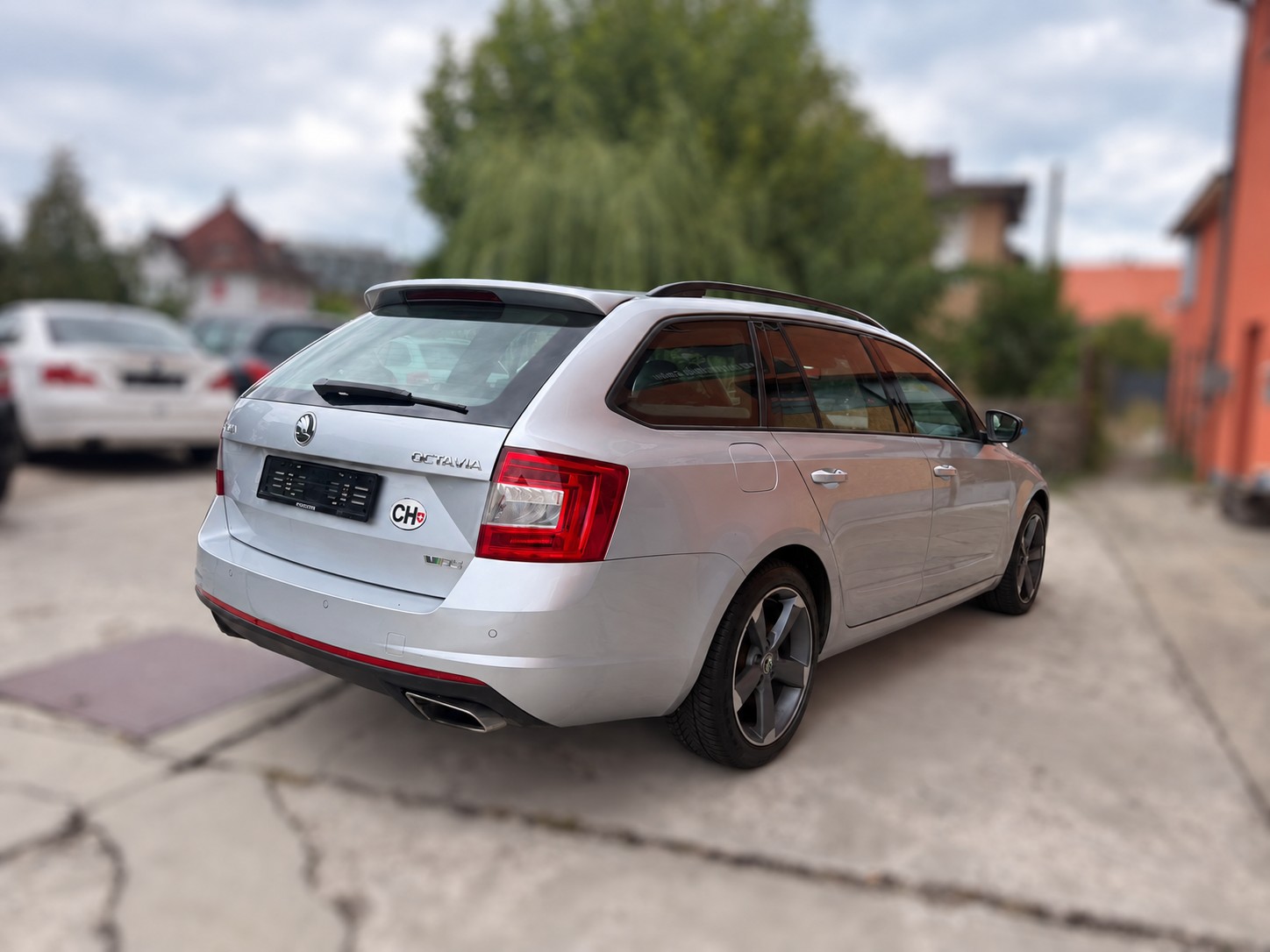 SKODA Octavia Combi 2.0 TSI RS-image-4