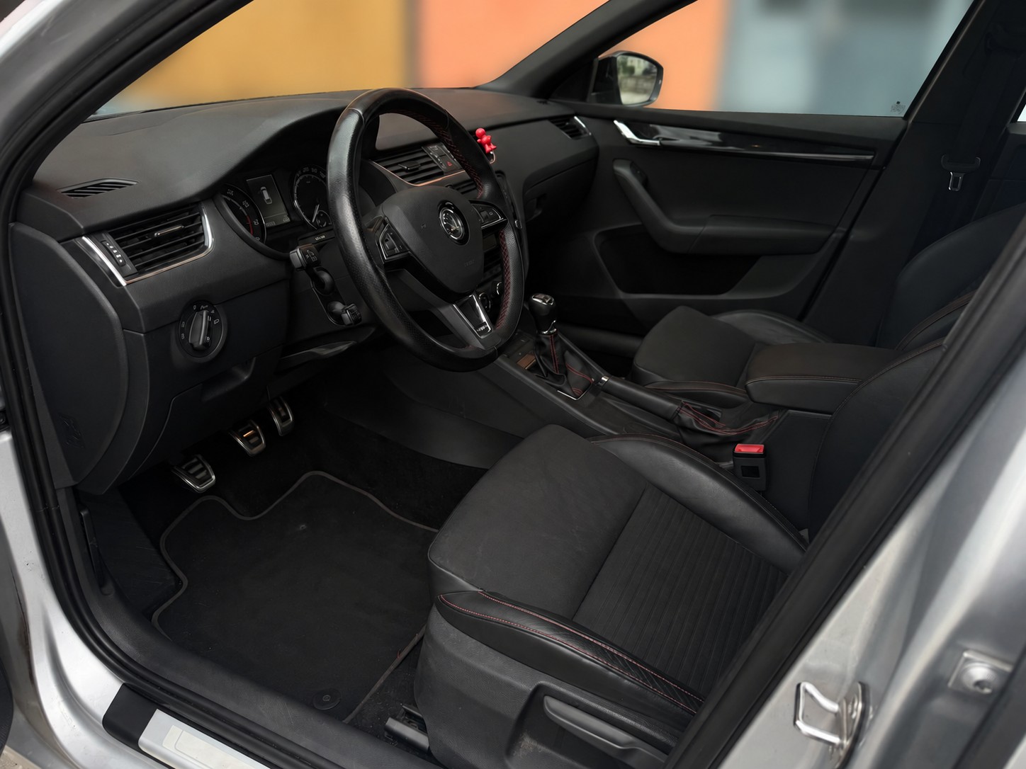 SKODA Octavia Combi 2.0 TSI RS-image-7