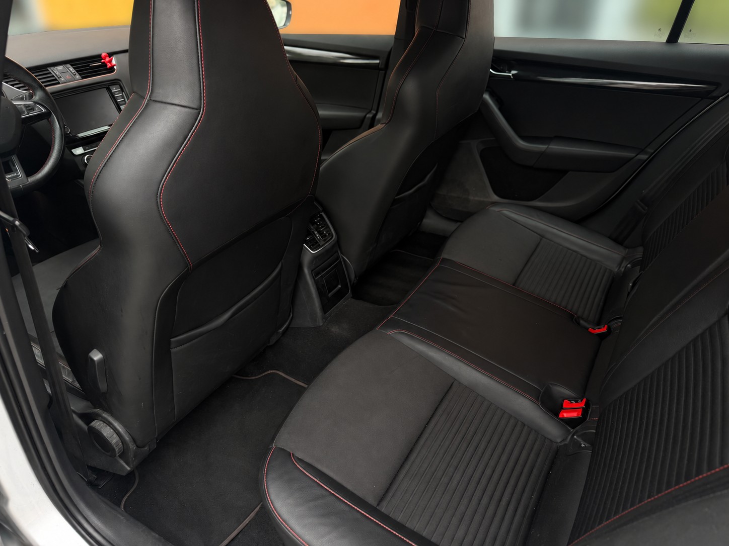 SKODA Octavia Combi 2.0 TSI RS-image-8