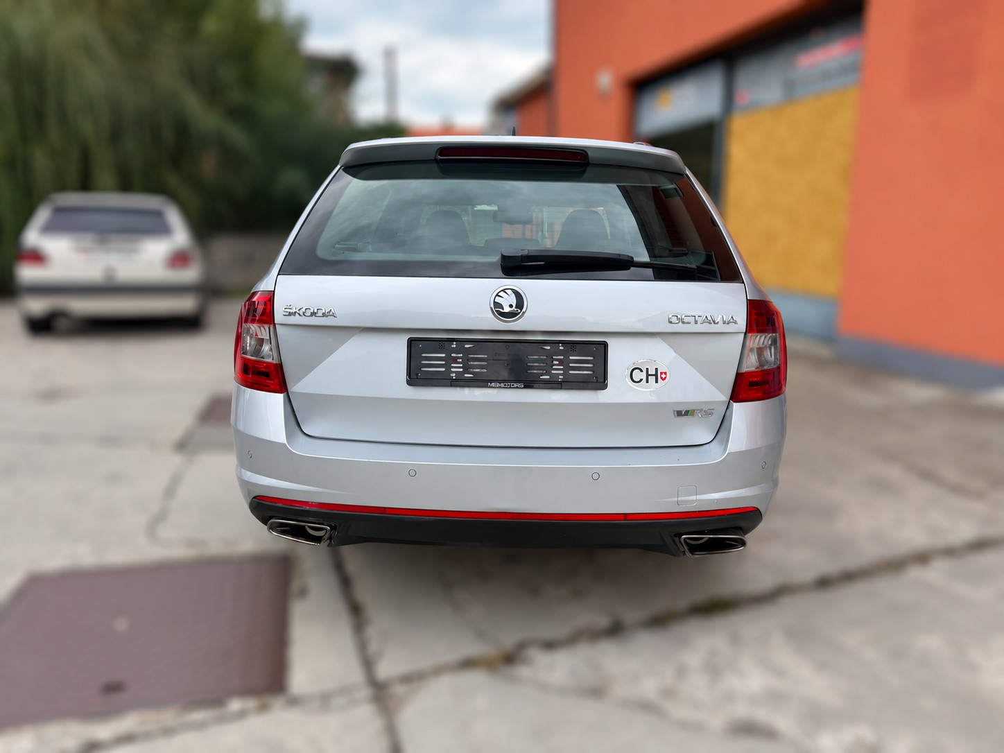SKODA Octavia Combi 2.0 TSI RS-image-3