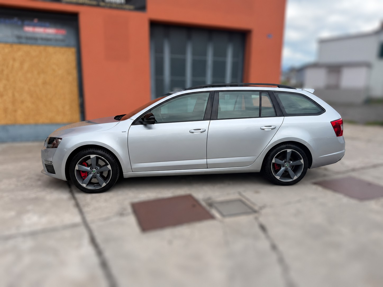 SKODA Octavia Combi 2.0 TSI RS-image-1