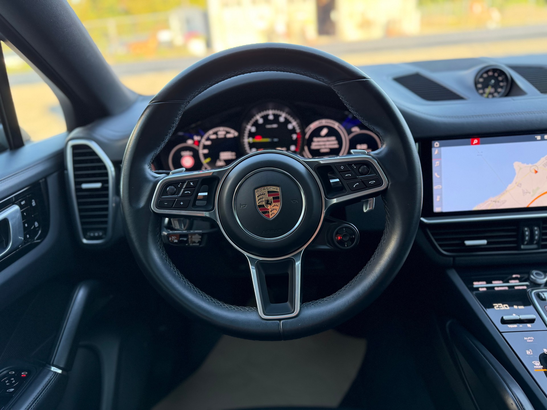PORSCHE Cayenne Coupé E-Hybrid-image-16