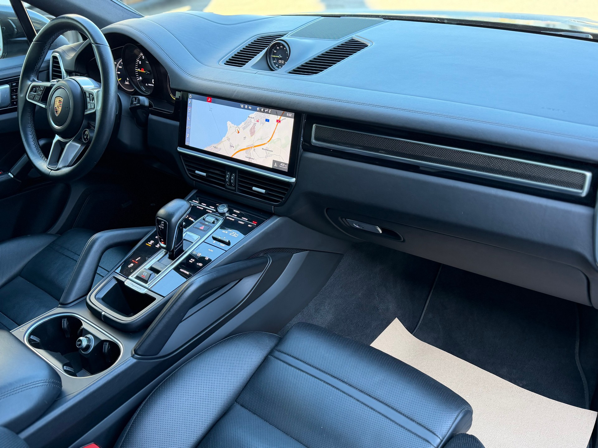 PORSCHE Cayenne Coupé E-Hybrid-image-15