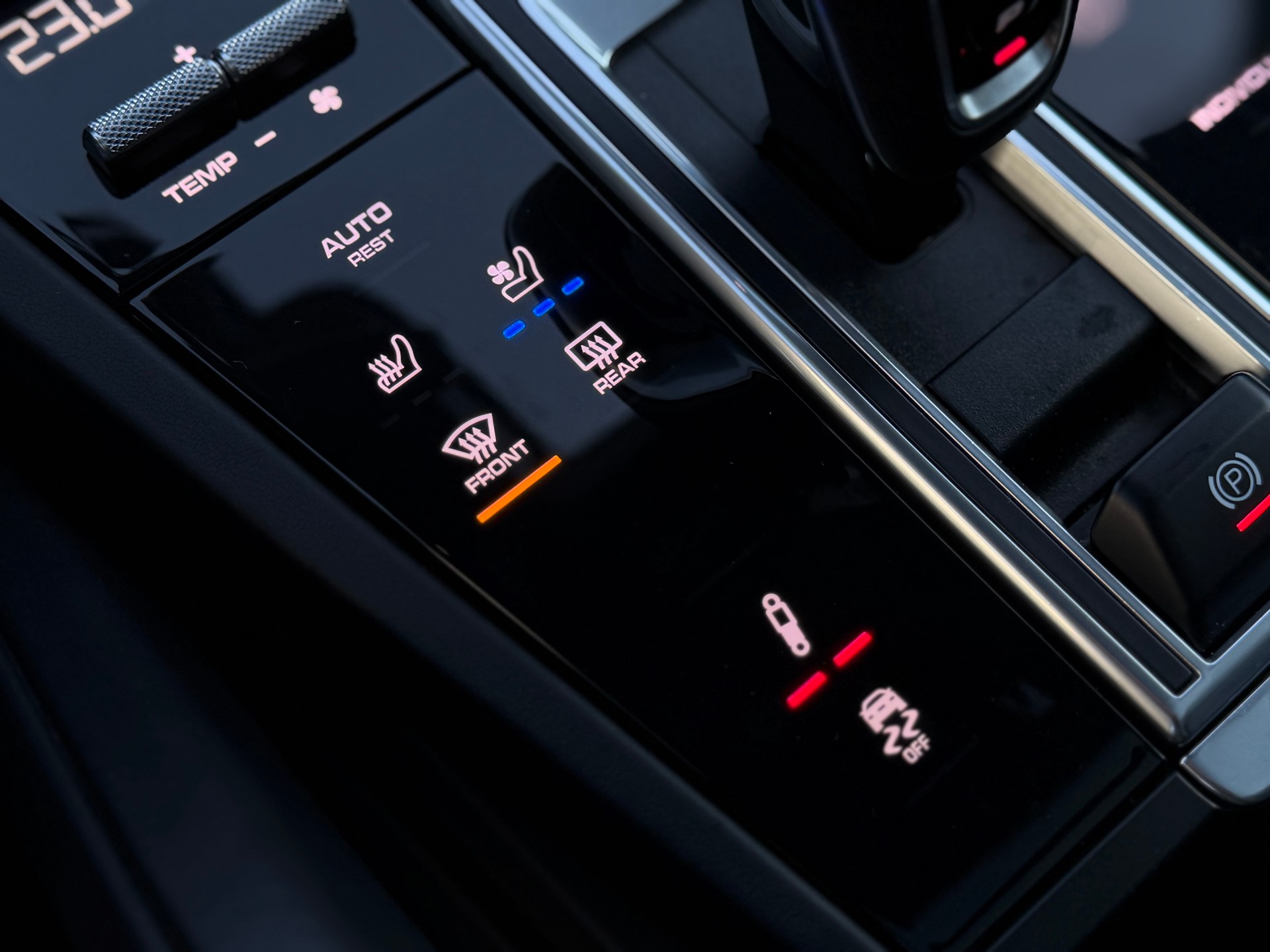 PORSCHE Cayenne Coupé E-Hybrid-image-23