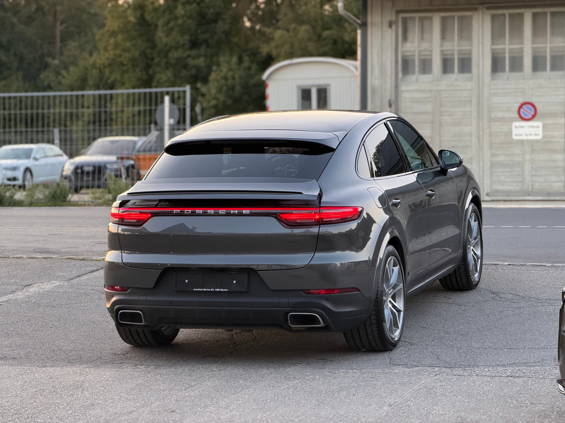 PORSCHE Cayenne Coupé E-Hybrid-image-4