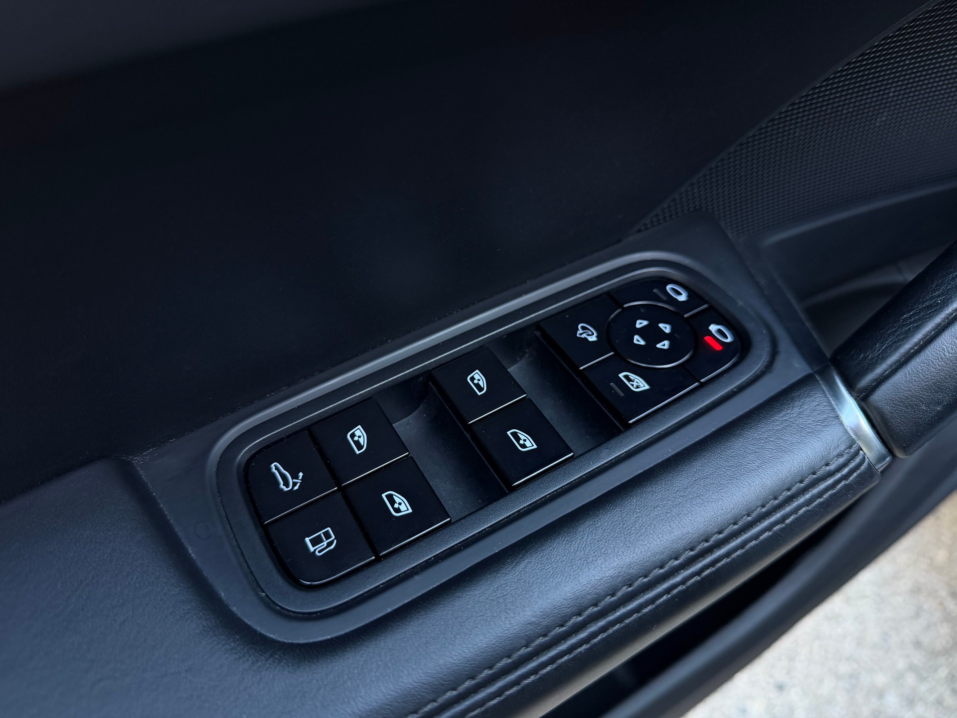 PORSCHE Cayenne Coupé E-Hybrid-image-19