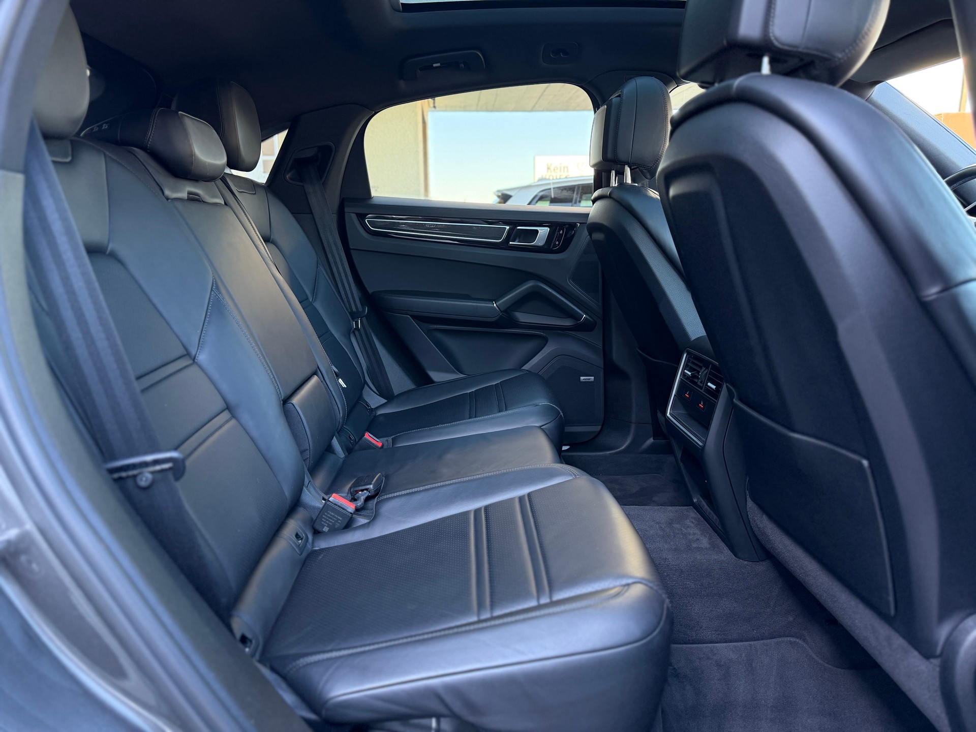 PORSCHE Cayenne Coupé E-Hybrid-image-13