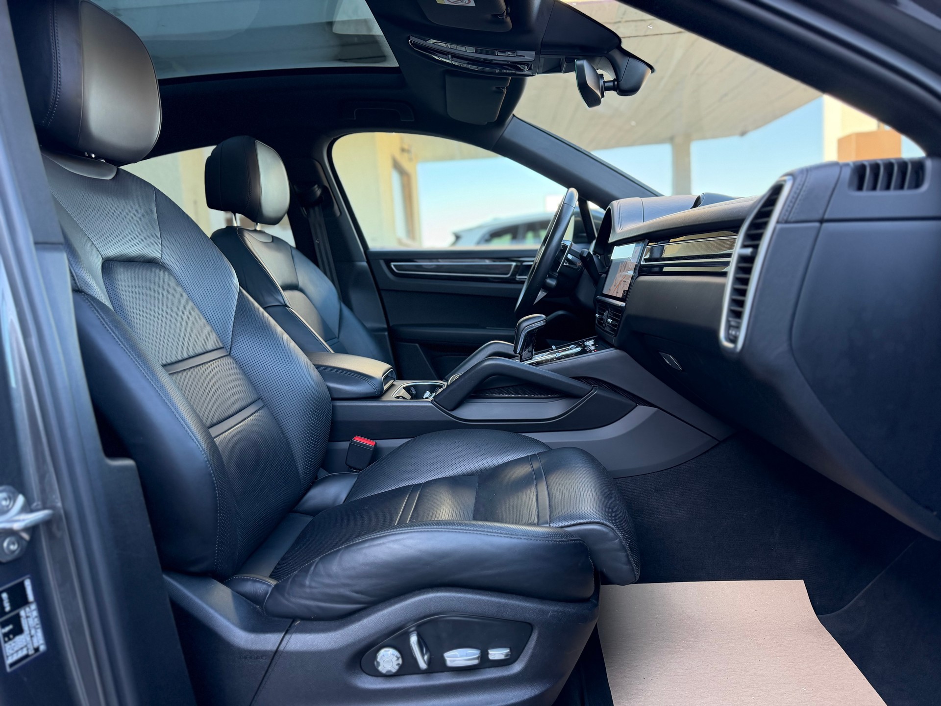PORSCHE Cayenne Coupé E-Hybrid-image-14
