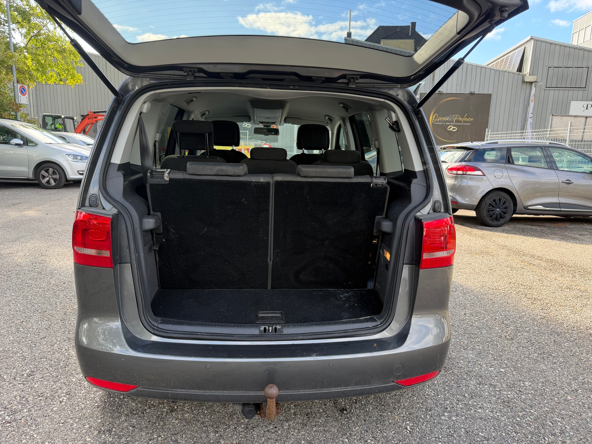 VW Touran 1.6 TDI BMT Comfortline DSG ** 07x Sitze ** Klima-auto ** Tempomat ** Park Sensor H ** Sitzheizung ** B5b-image-14