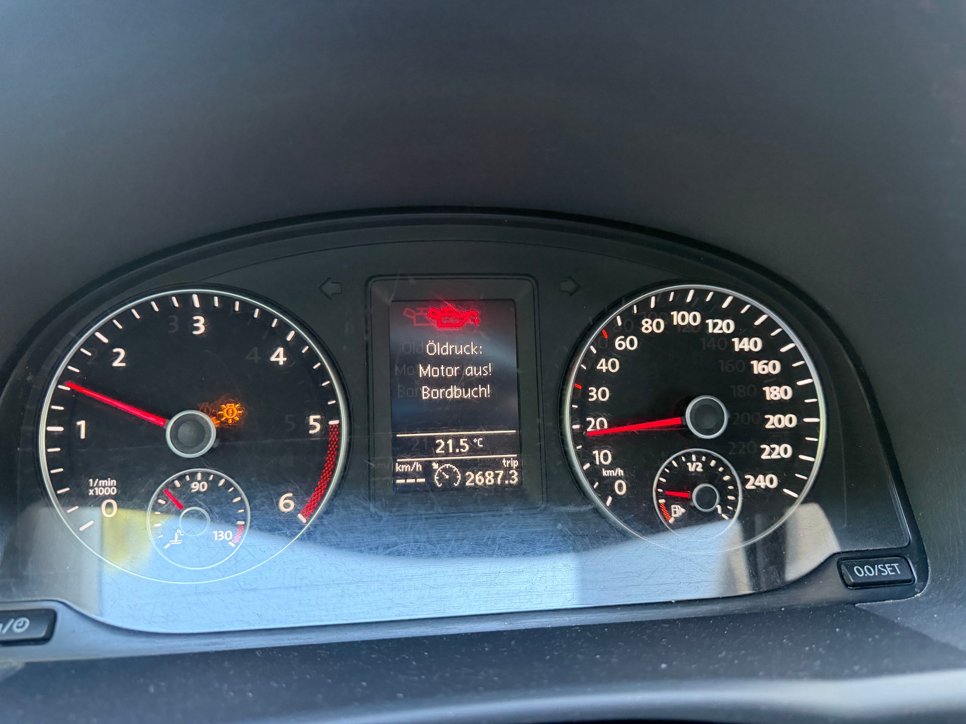 VW Touran 1.6 TDI BMT Comfortline DSG ** 07x Sitze ** Klima-auto ** Tempomat ** Park Sensor H ** Sitzheizung ** B5b-image-9