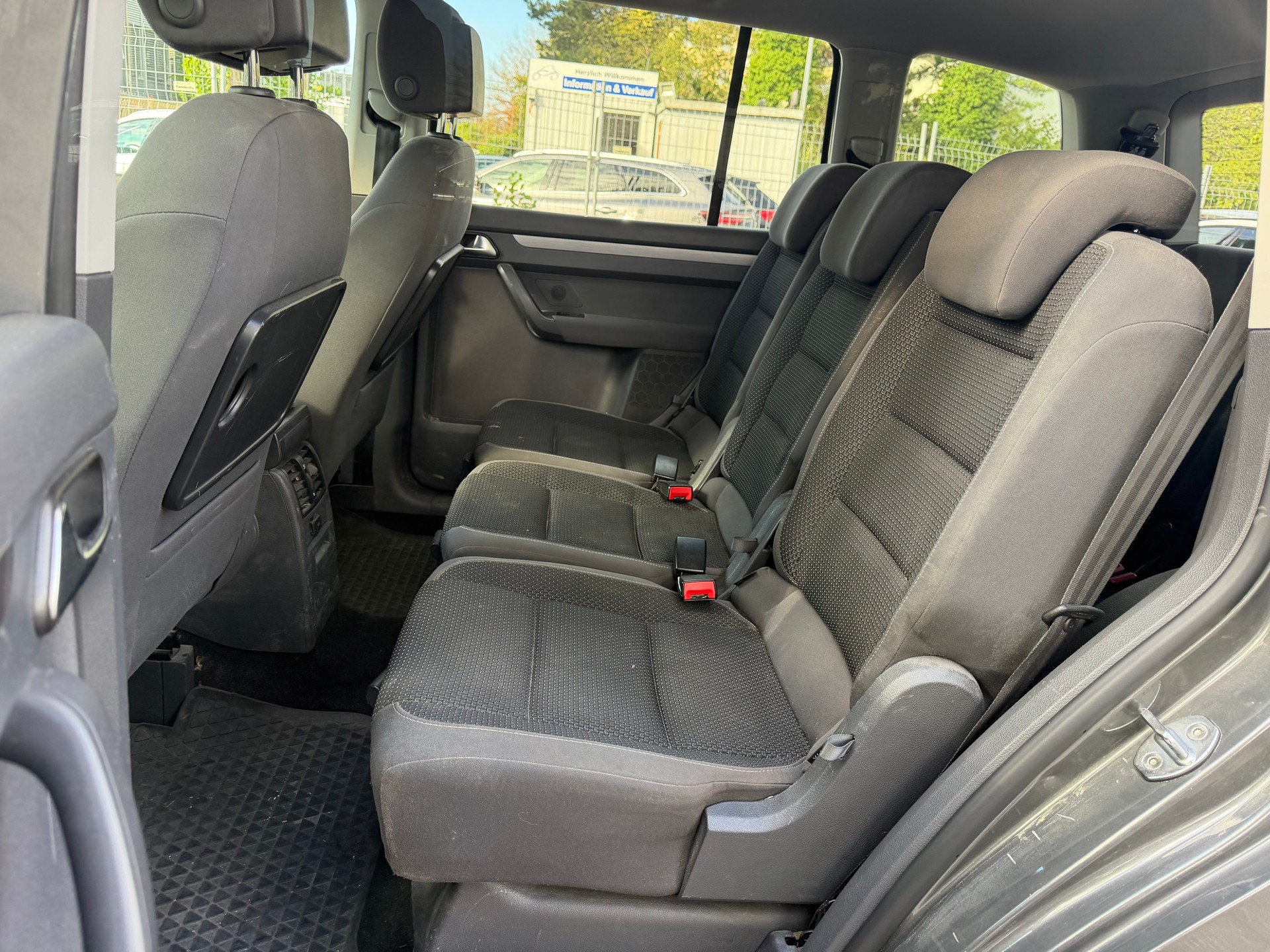VW Touran 1.6 TDI BMT Comfortline DSG ** 07x Sitze ** Klima-auto ** Tempomat ** Park Sensor H ** Sitzheizung ** B5b-image-2
