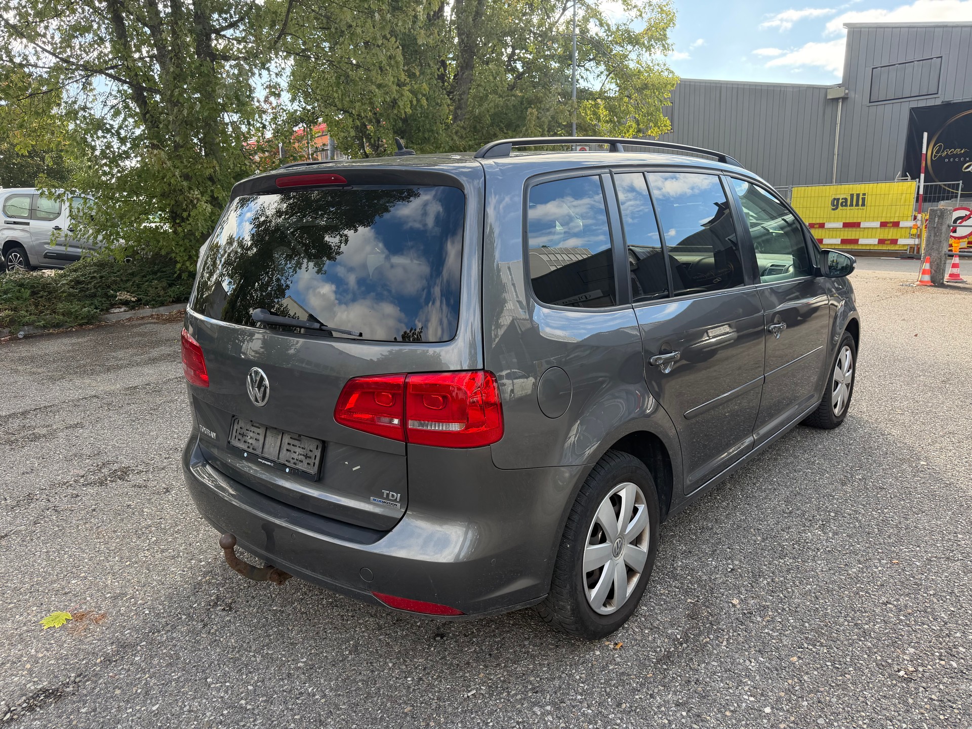VW Touran 1.6 TDI BMT Comfortline DSG ** 07x Sitze ** Klima-auto ** Tempomat ** Park Sensor H ** Sitzheizung ** B5b-image-4