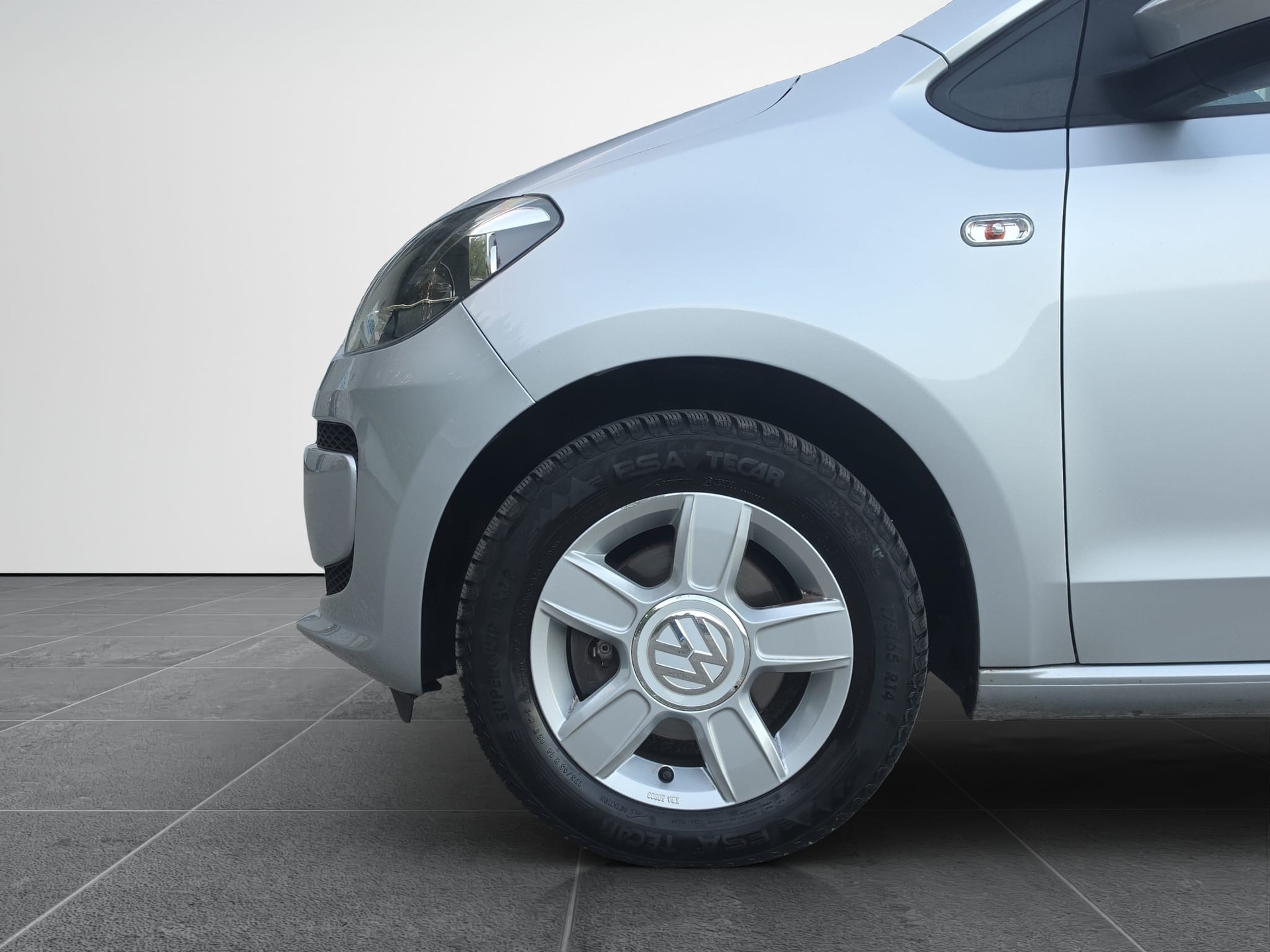 VW Up 1.0 black up Art on Ice-image-11