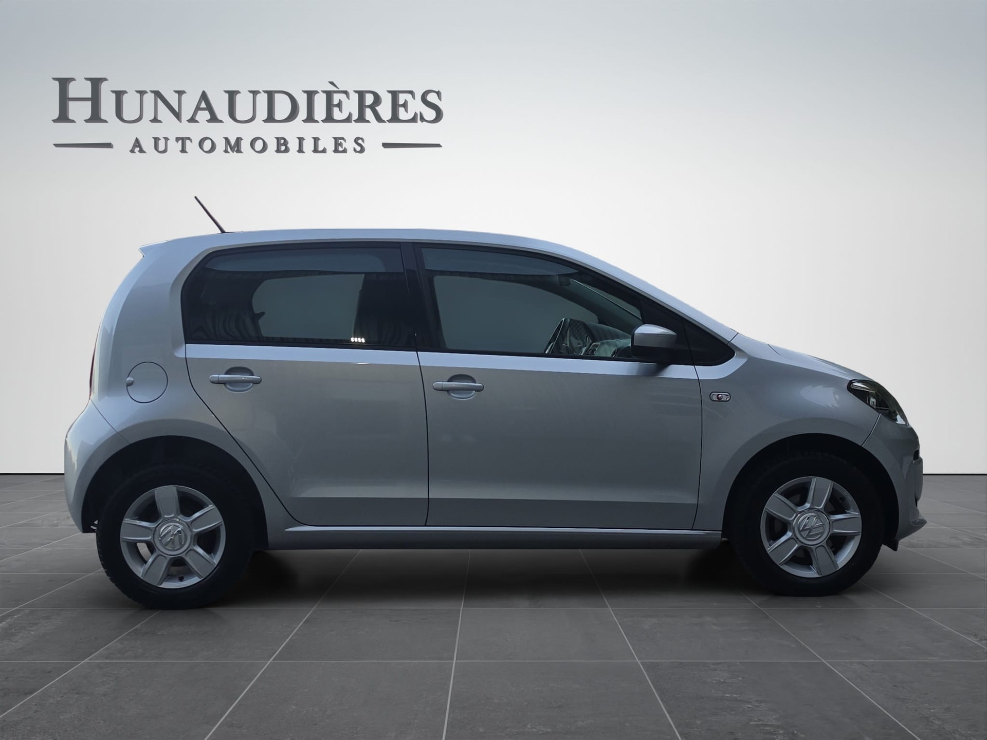 VW Up 1.0 black up Art on Ice-image-6