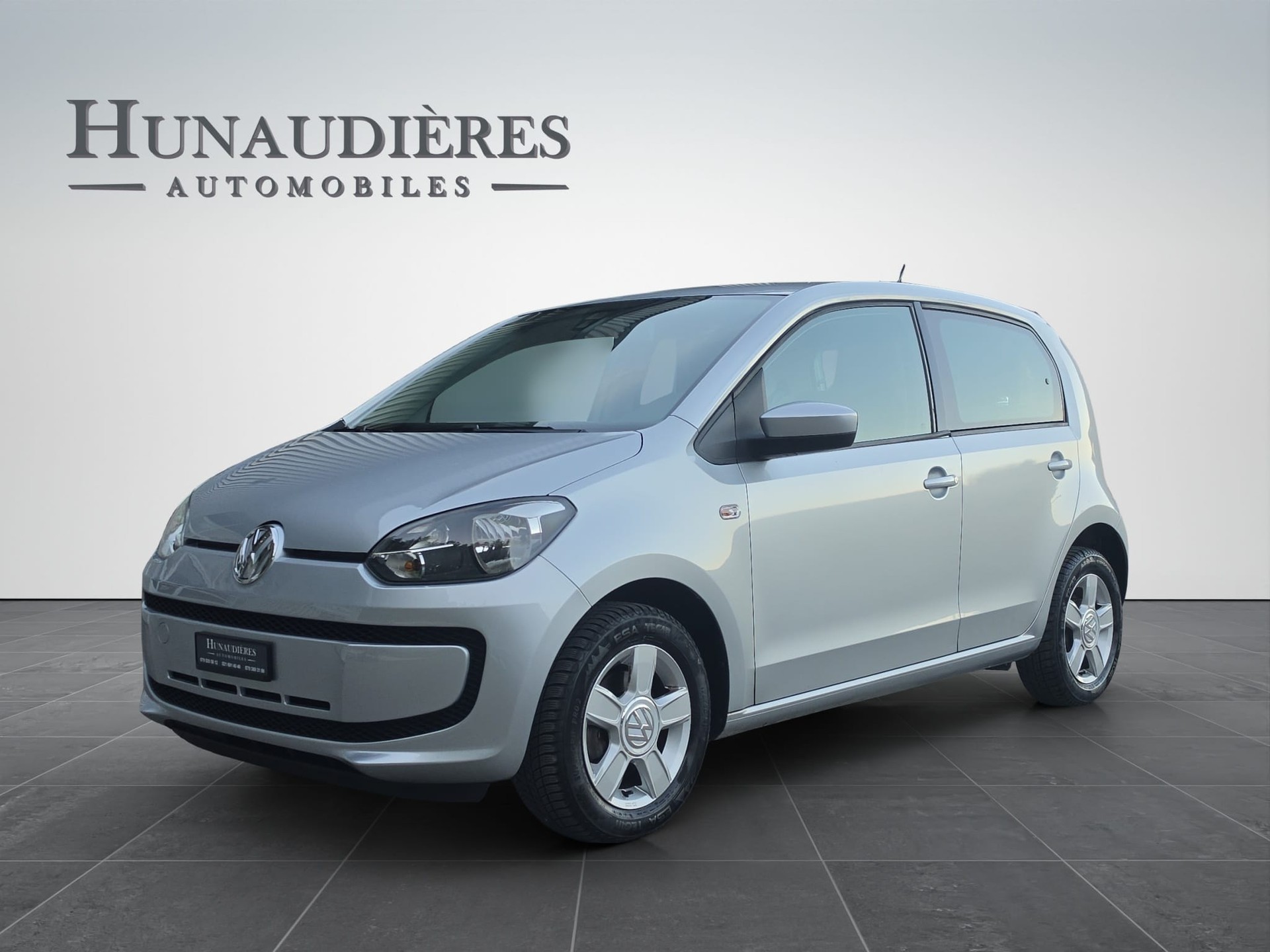 VW Up 1.0 black up Art on Ice-image-0
