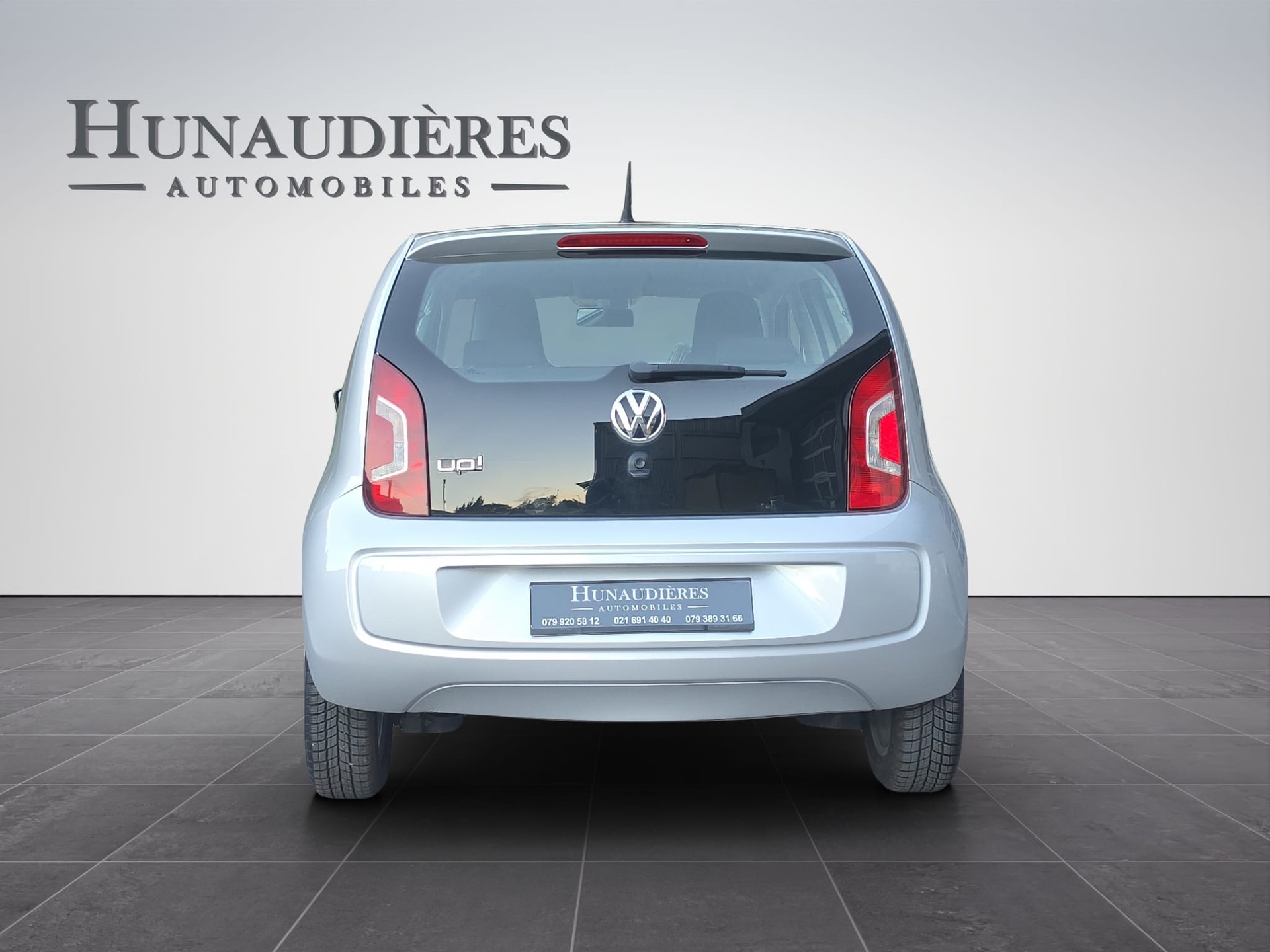 VW Up 1.0 black up Art on Ice-image-4